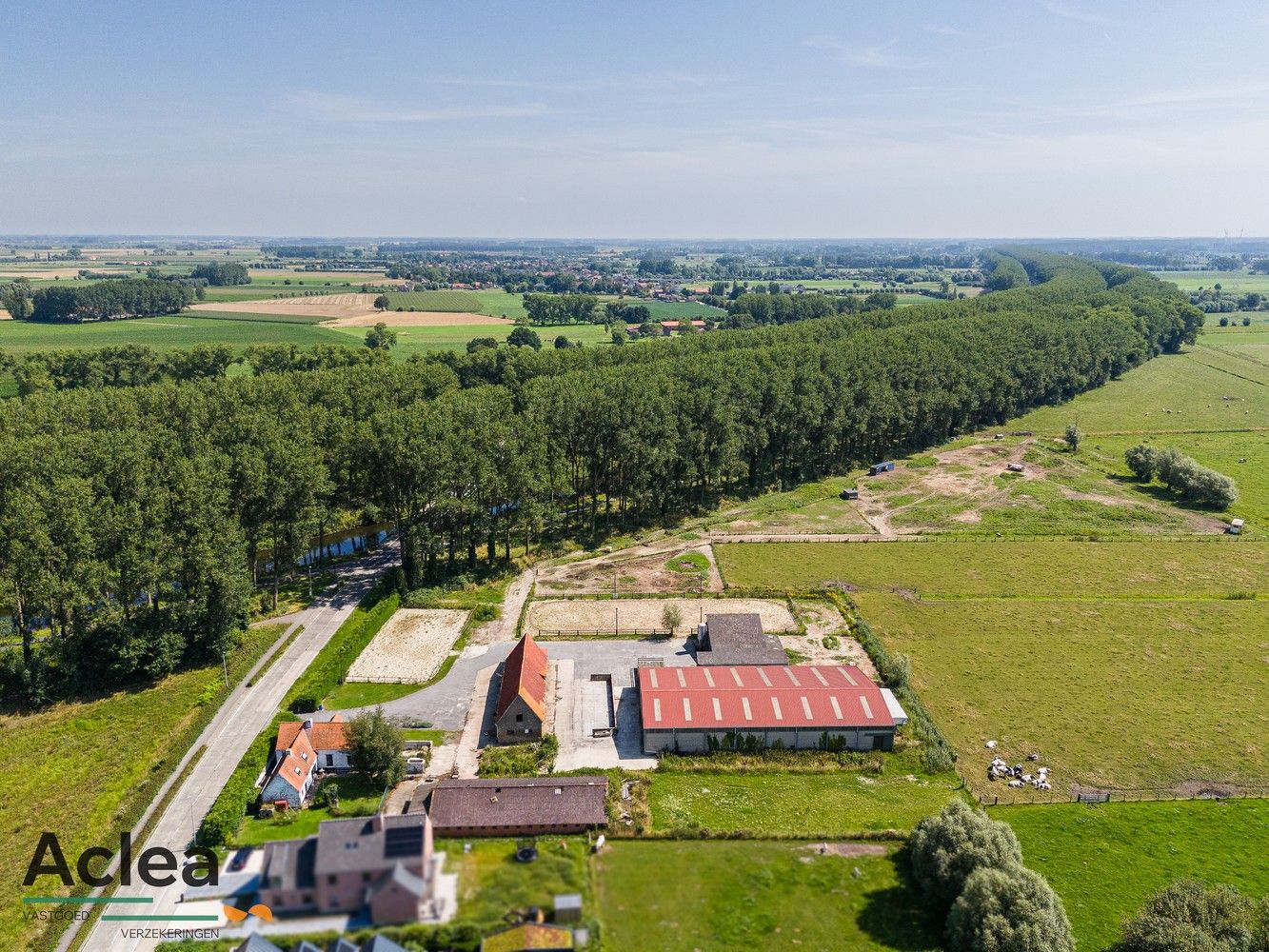 Unieke karaktervolle hoeve met manege op 12.121m² foto 7