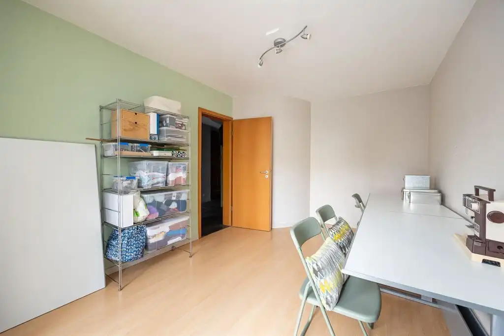 Ruime woning met inpandige garage en tuin foto 20