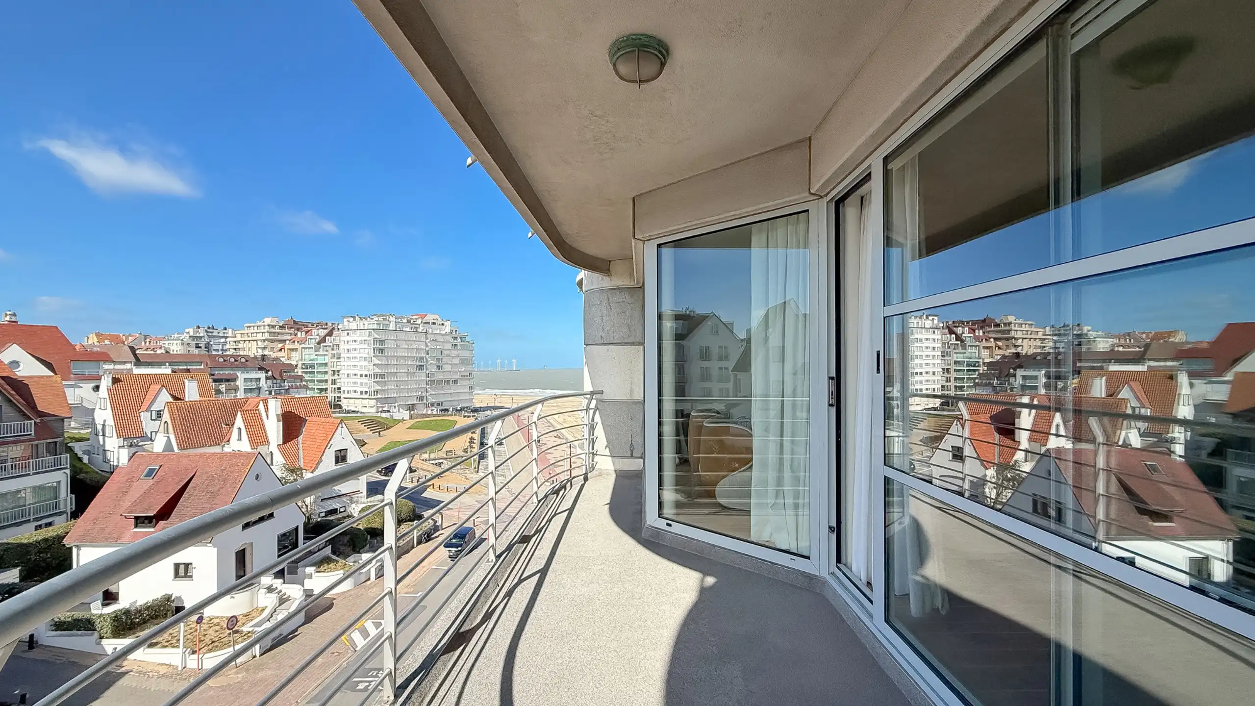 Lichtrijk appartement met terras en zeezicht in Duinbergen foto 8