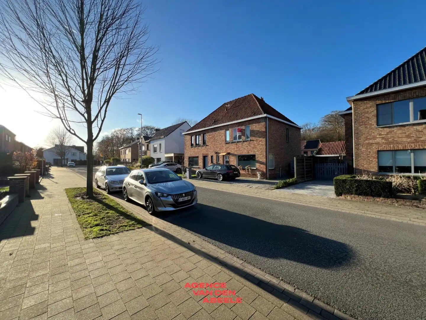 Rustig gelegen halfopen bebouwing met 3 slaapkamers en tuin  foto 2