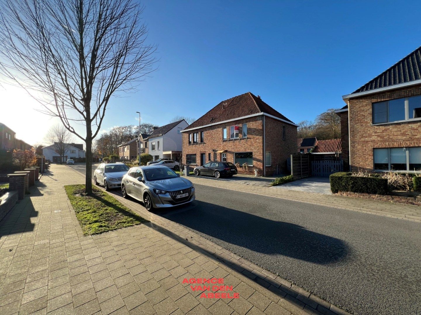 Rustig gelegen halfopen bebouwing met 3 slaapkamers en tuin  foto 2