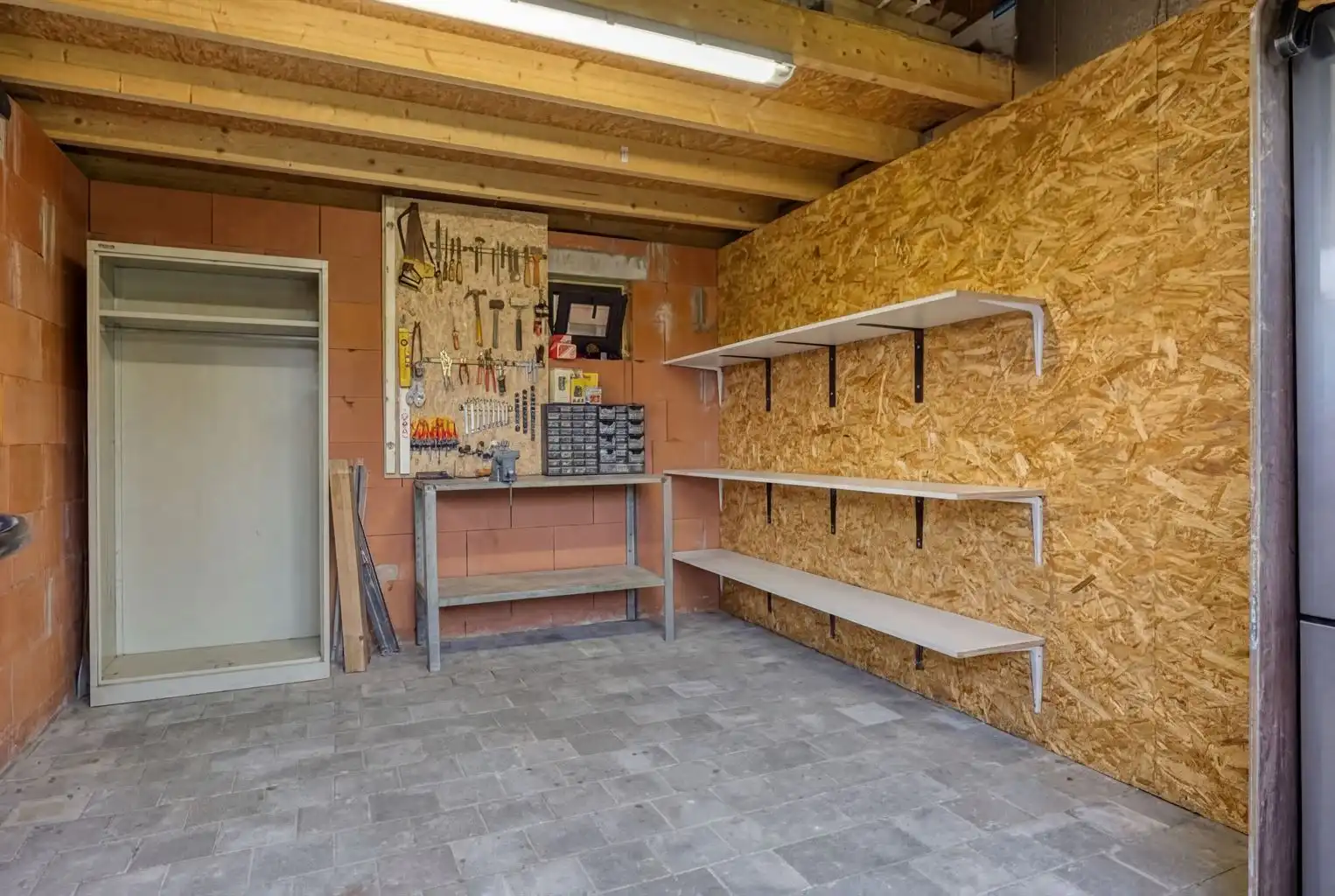 Vrijstaande woning met 3 slaapkamers, inpandige garage, omheinde tuin en zonnepanelen, zeer rustig gelegen in het landelijke Molenbeersel. foto 32