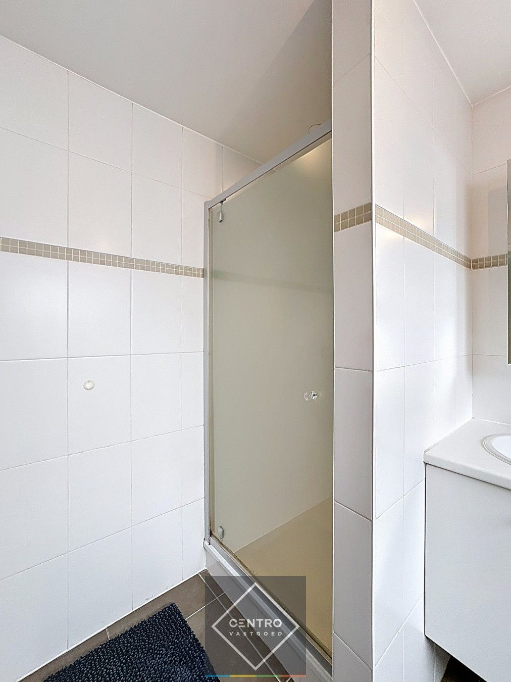Instapklare woning met 3 slpks, garage én ZUIDger. tuin  te Oostkamp! foto 12
