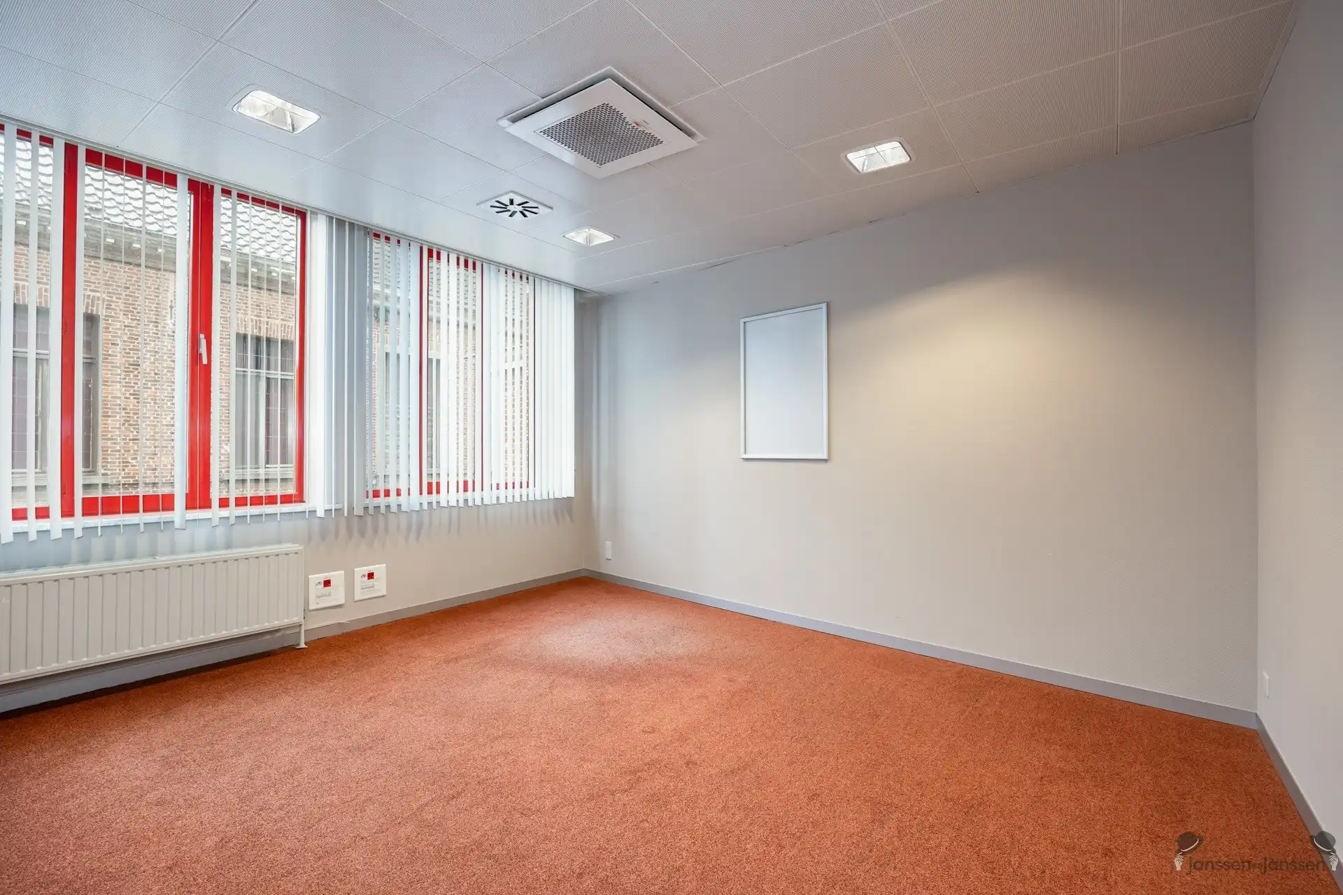 Commercieel gebouw met parkeergelegenheid! foto 30