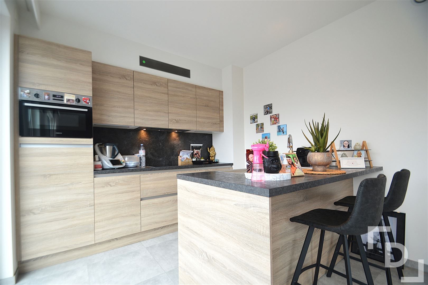 Recent gebouwd appartement met staanplaats te huur in centrum Ieper. foto 6