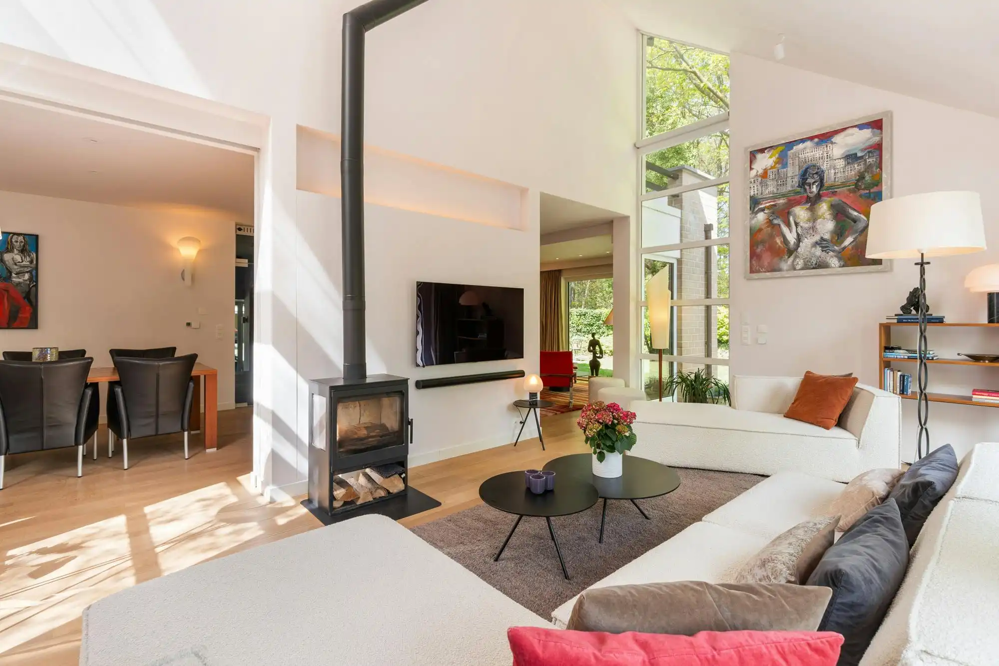 Stijlvolle gerenoveerde villa vlak bij natuur en stad foto {{pictureIndex}}
