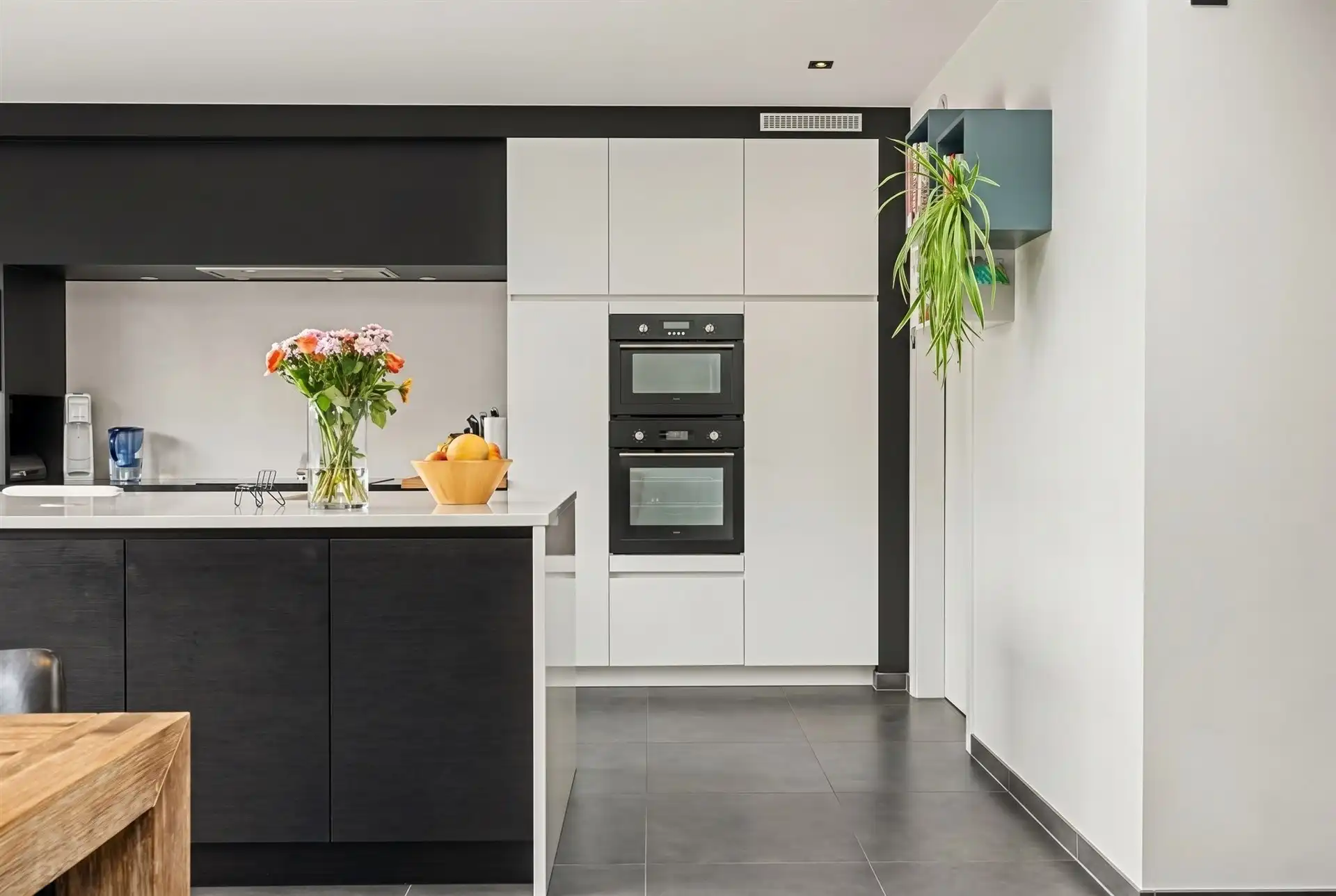 Uitstekend gelegen gezinswoning met inpandige garage en mooi aangelegde tuin (430m²) foto 5