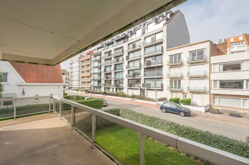 Charmant appartement met terras nabij het casino van Knokke en zeedijk foto 3