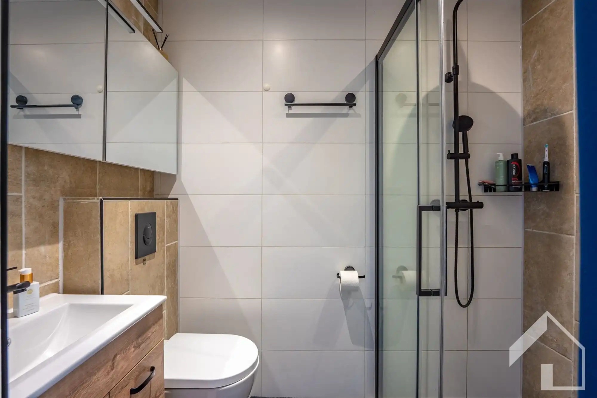 Instapklaar gelijkvloers appartement met 2 slaapkamers, tuin en terras foto 7