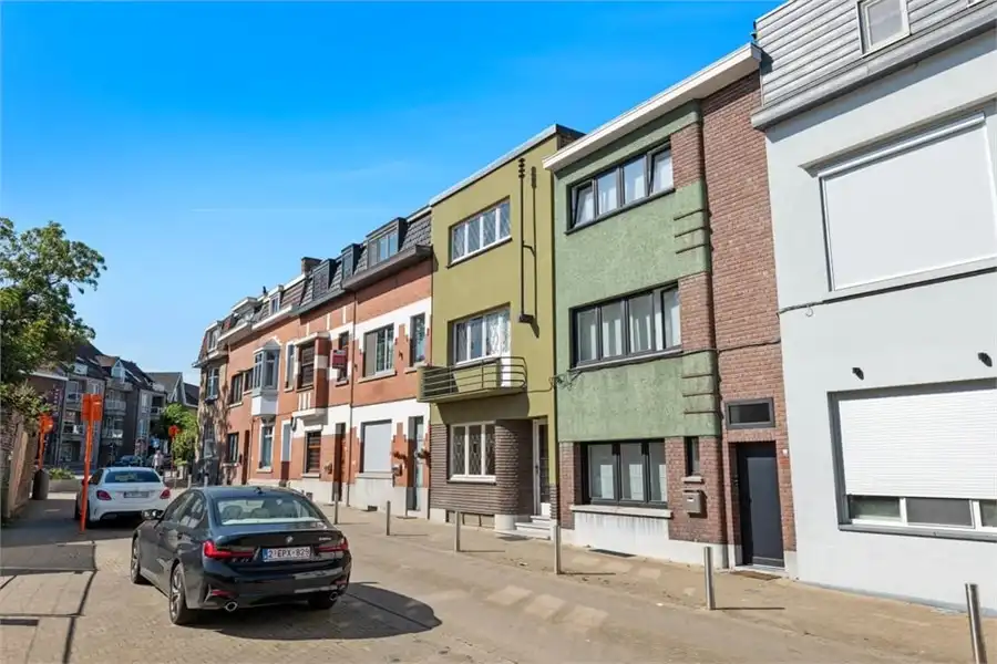 OP TE FRISSEN STADSWONING MET VEEL POTENTIEEL IN SINT-TRUIDEN foto 2