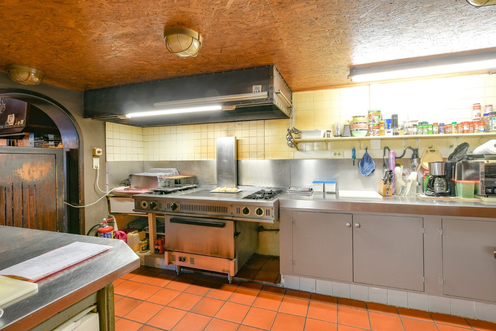 Welgekende Horecazaak te koop op Stene met woonst met 3 slaapkamers foto 9