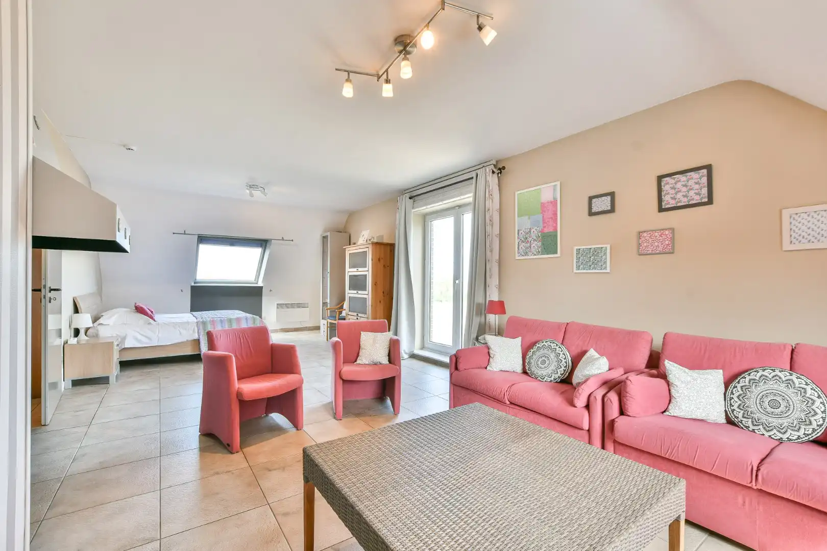 Unieke investeringskans: karaktervol hotel met 18 kamers & woonmogelijkheden te koop!  foto 8