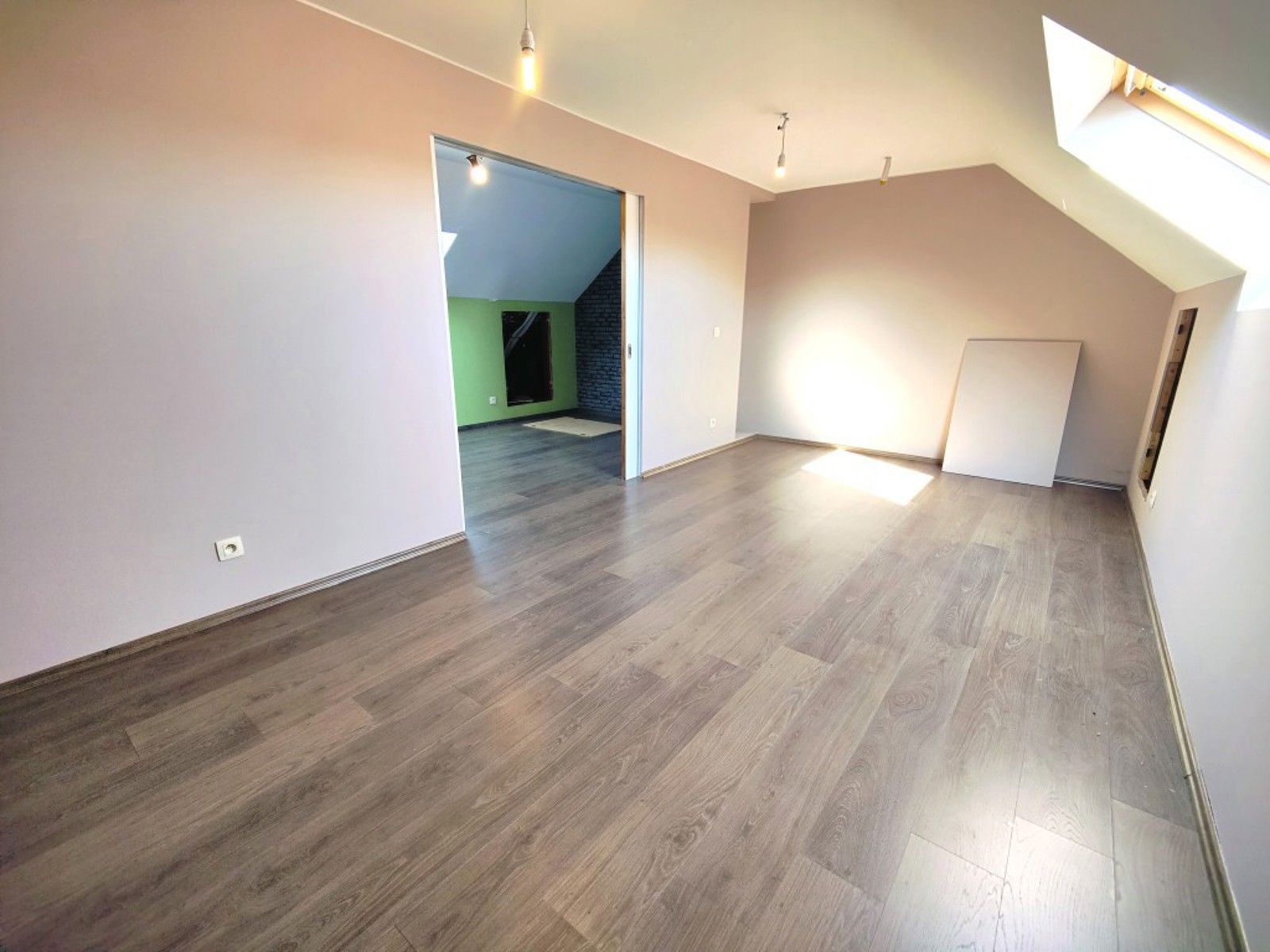 Ruim multifunctioneel pand met tuin foto 27