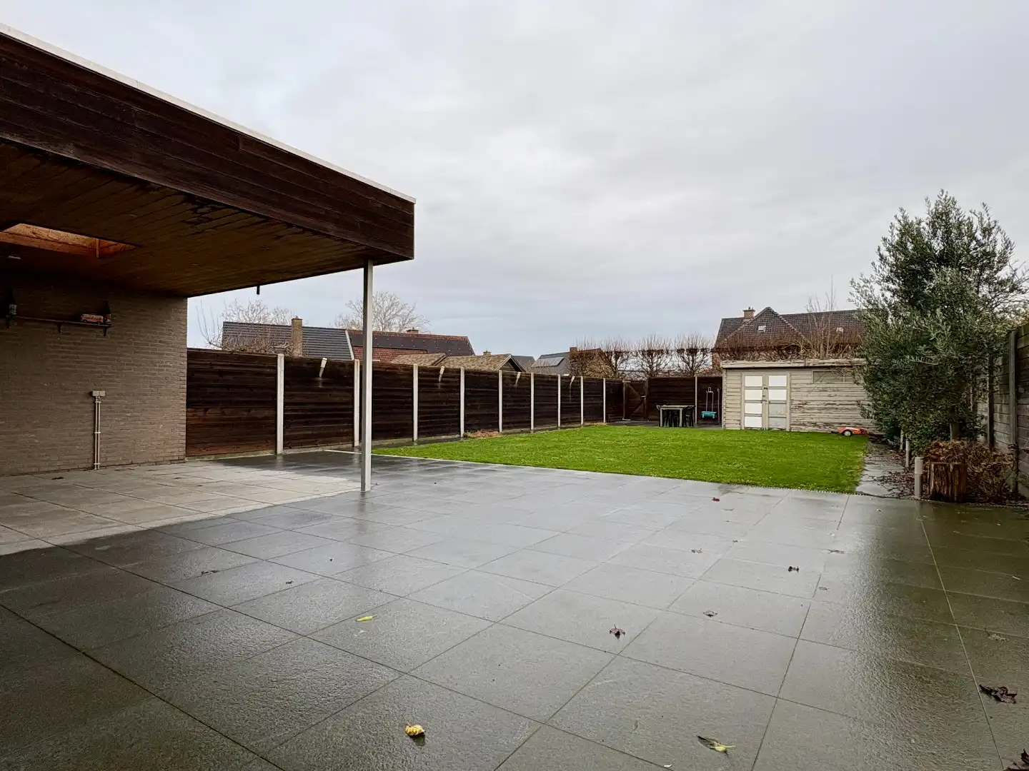 Totaal gerenoveerde woning met 305 m² bew. Opp., 4slks + gelijkvloerse kamer. foto 14