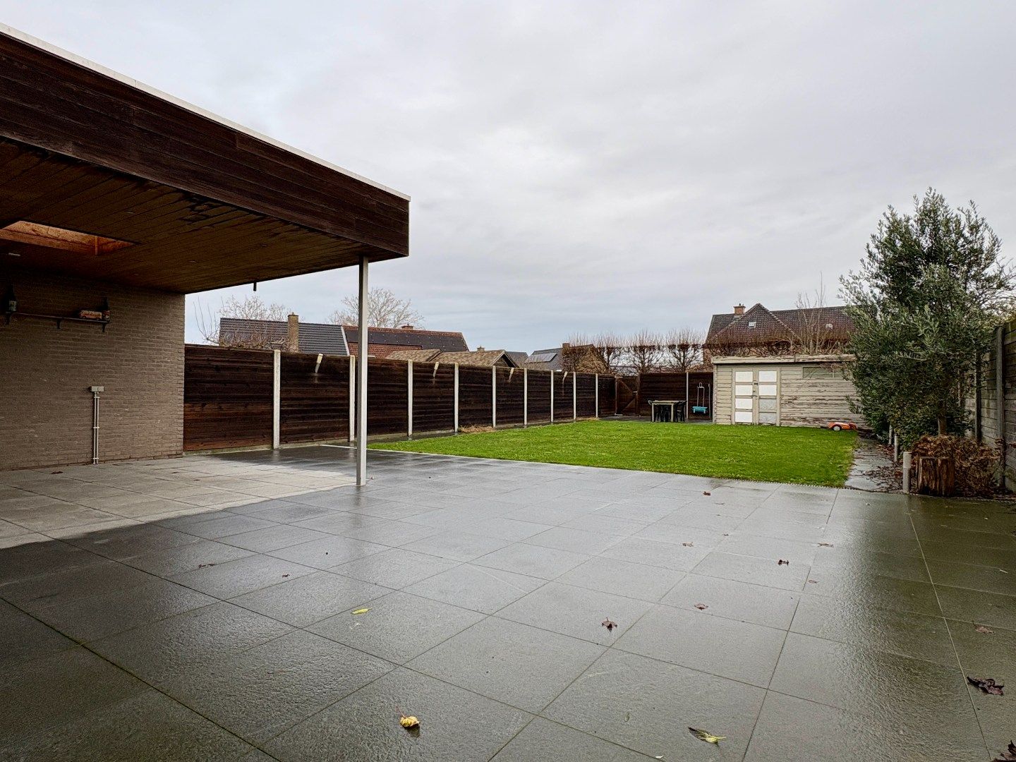 Totaal gerenoveerde woning met 305 m² bew. Opp., 4slks + gelijkvloerse kamer. foto 14