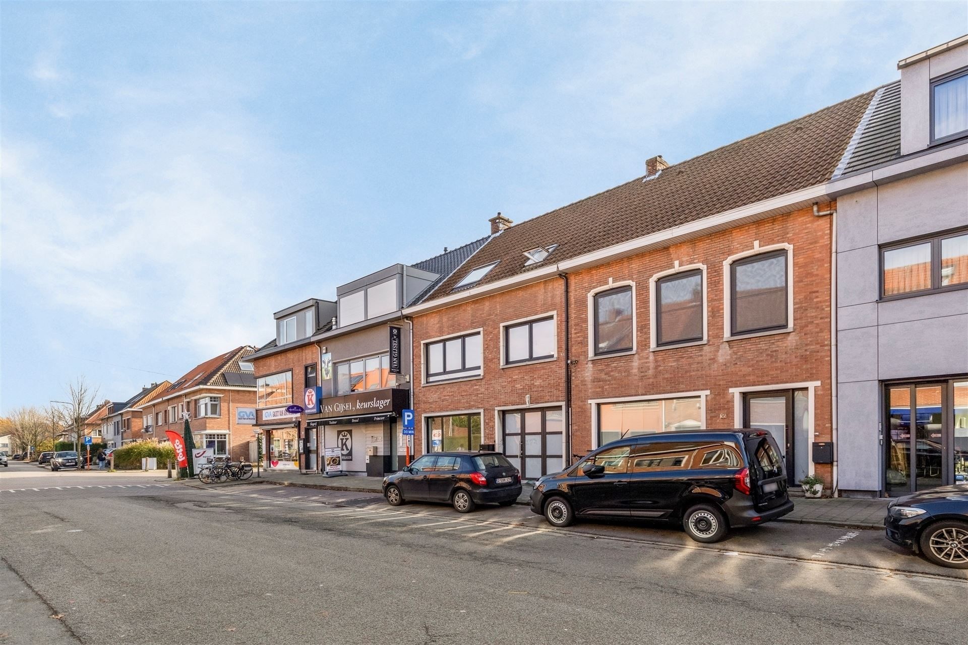 Gerenoveerd gelijkvloers appartement met tuin. foto 14