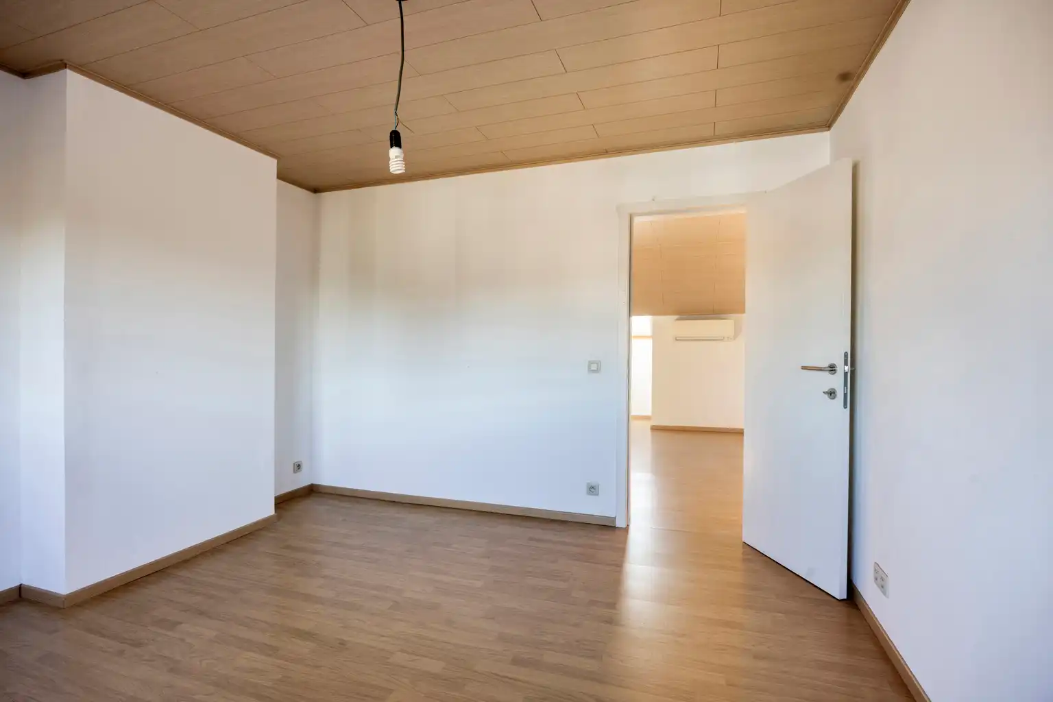 Uitstekend gelegen handelshuis met duplexwoonst  foto 21