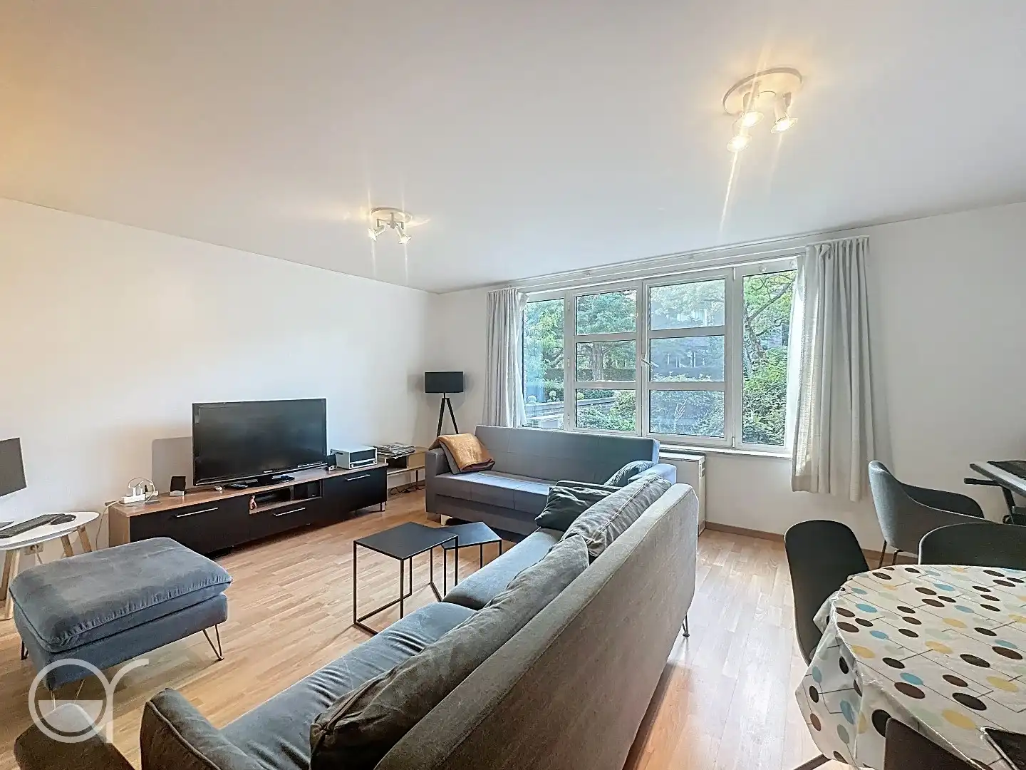 Ongemeubeld één-slaapkamerappartement met garage aan Miljoenenkwartier foto 2