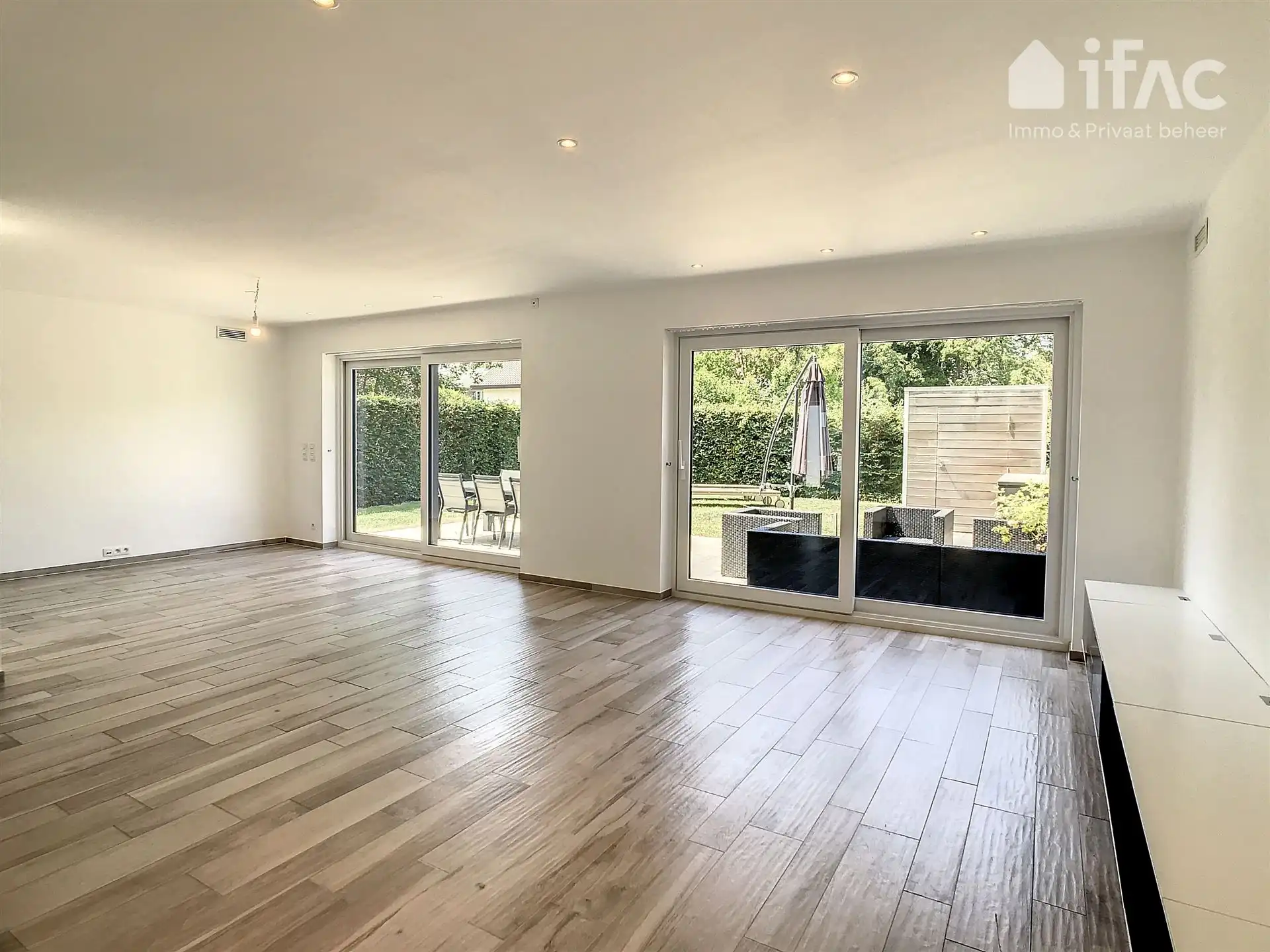 Moderne villa met 5 kamers foto 2