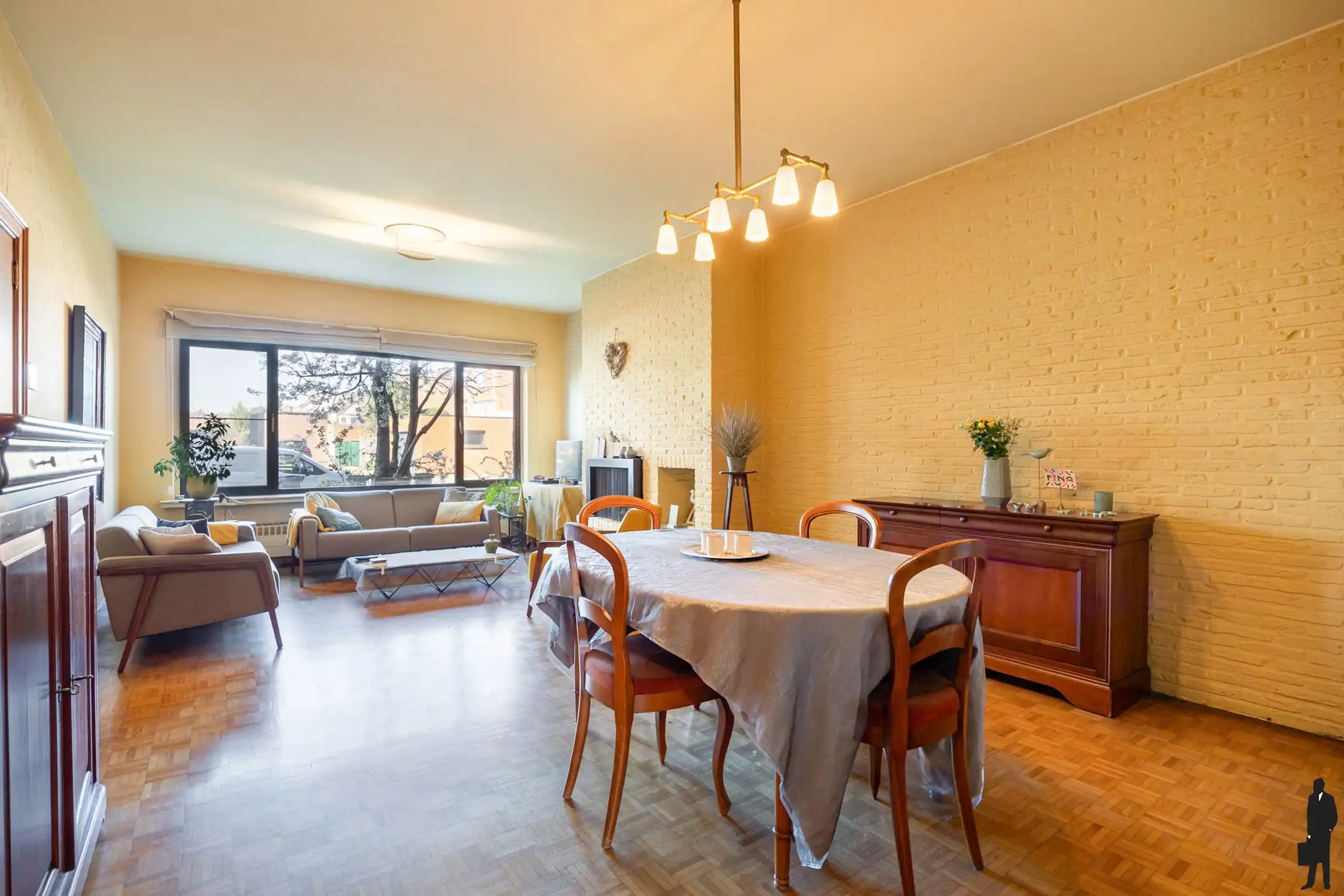 Ruim gelijkvloers hoekappartement met tuin en grote garage foto 2