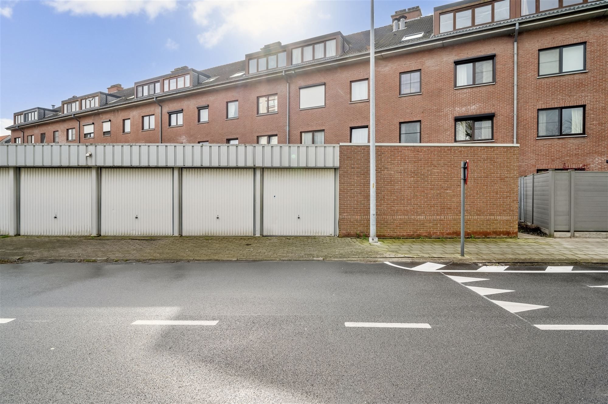 Centraal gelegen appartement met 2 slpks, terras en garage foto 20