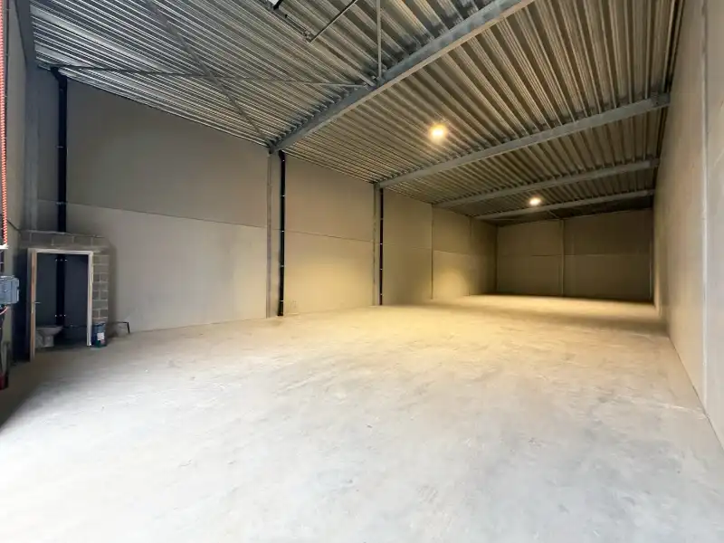 KMO-Unit te huur foto {{pictureIndex}}