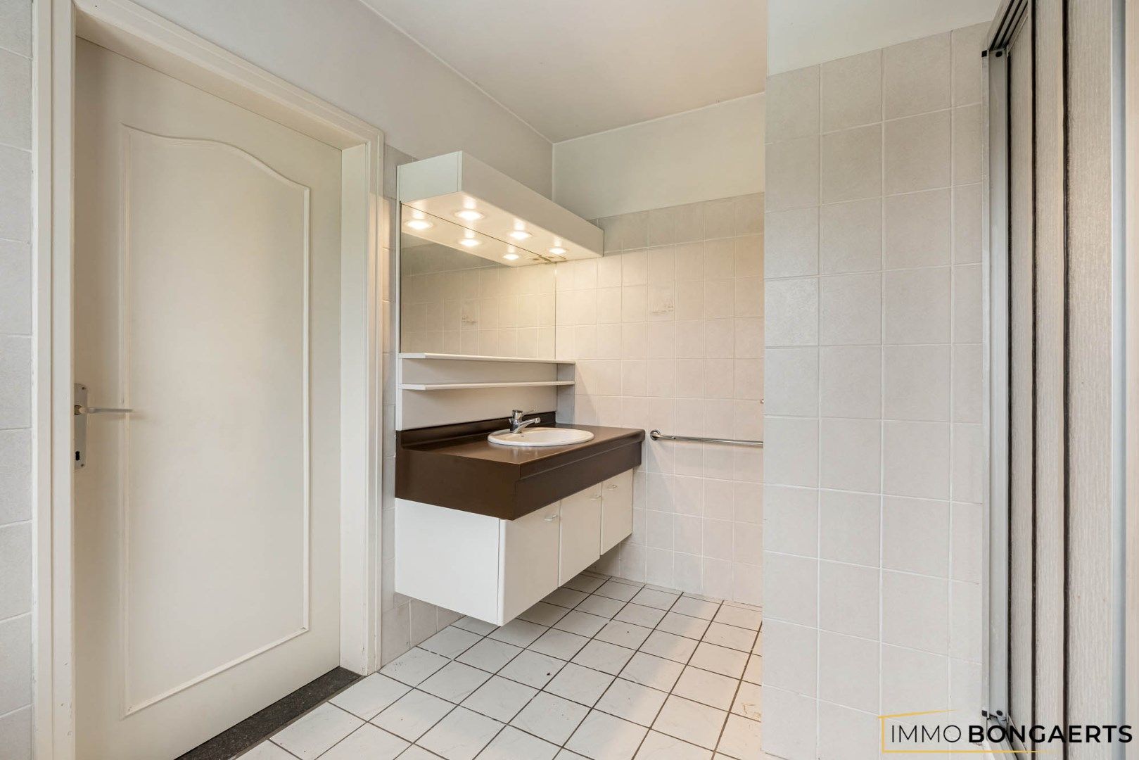 Rustig gelegen woning op een groot perceel foto 12