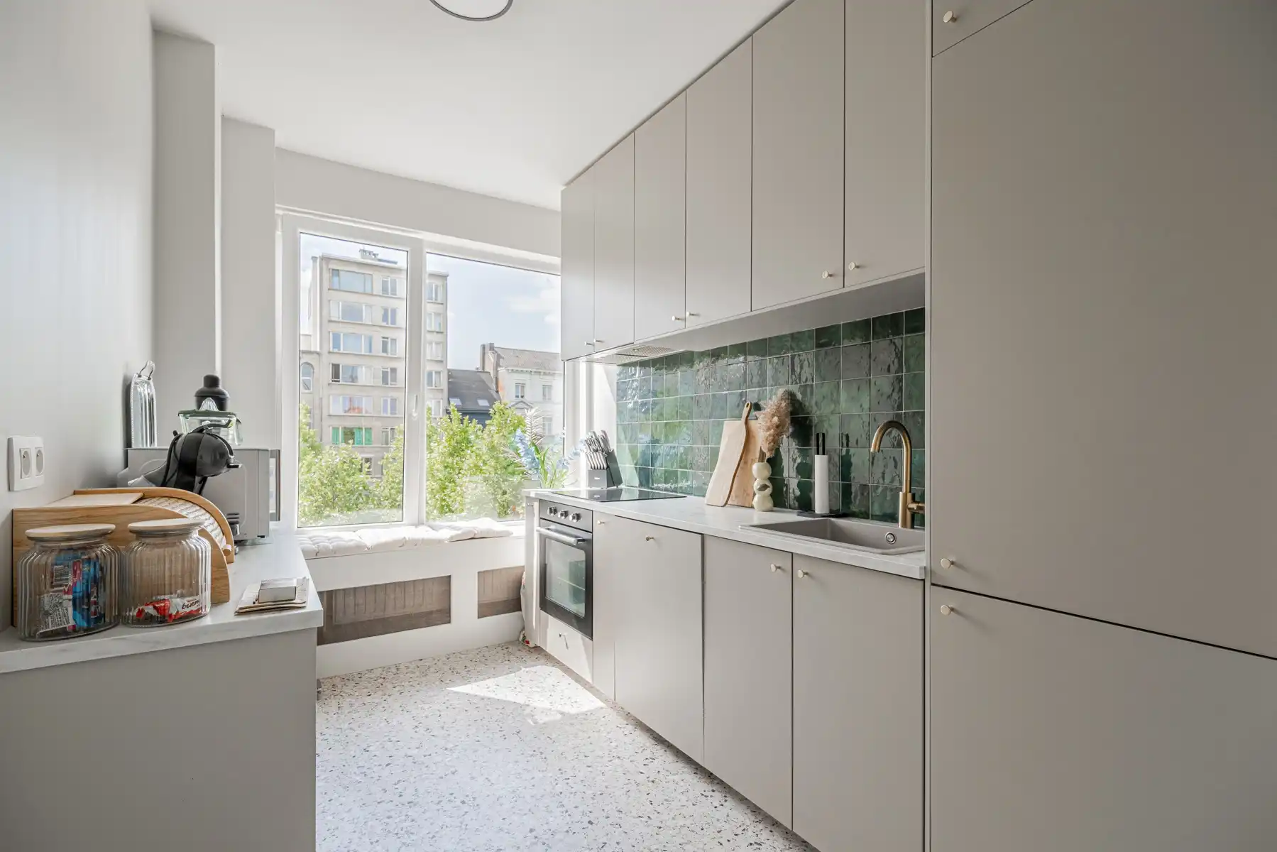 Recent gerenoveerd appartement met terras & mooie verzichten foto 3