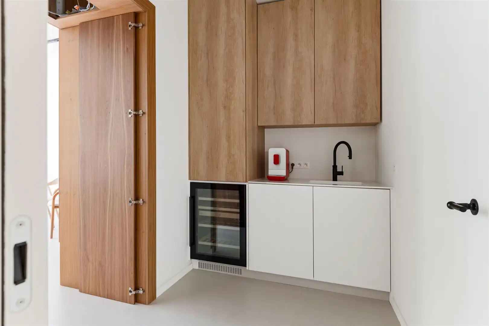 Luxueuze winkelruimte of kantoor vlakbij Rooseveltplaats, Centraal Station en Antwerpse Meir. foto 12