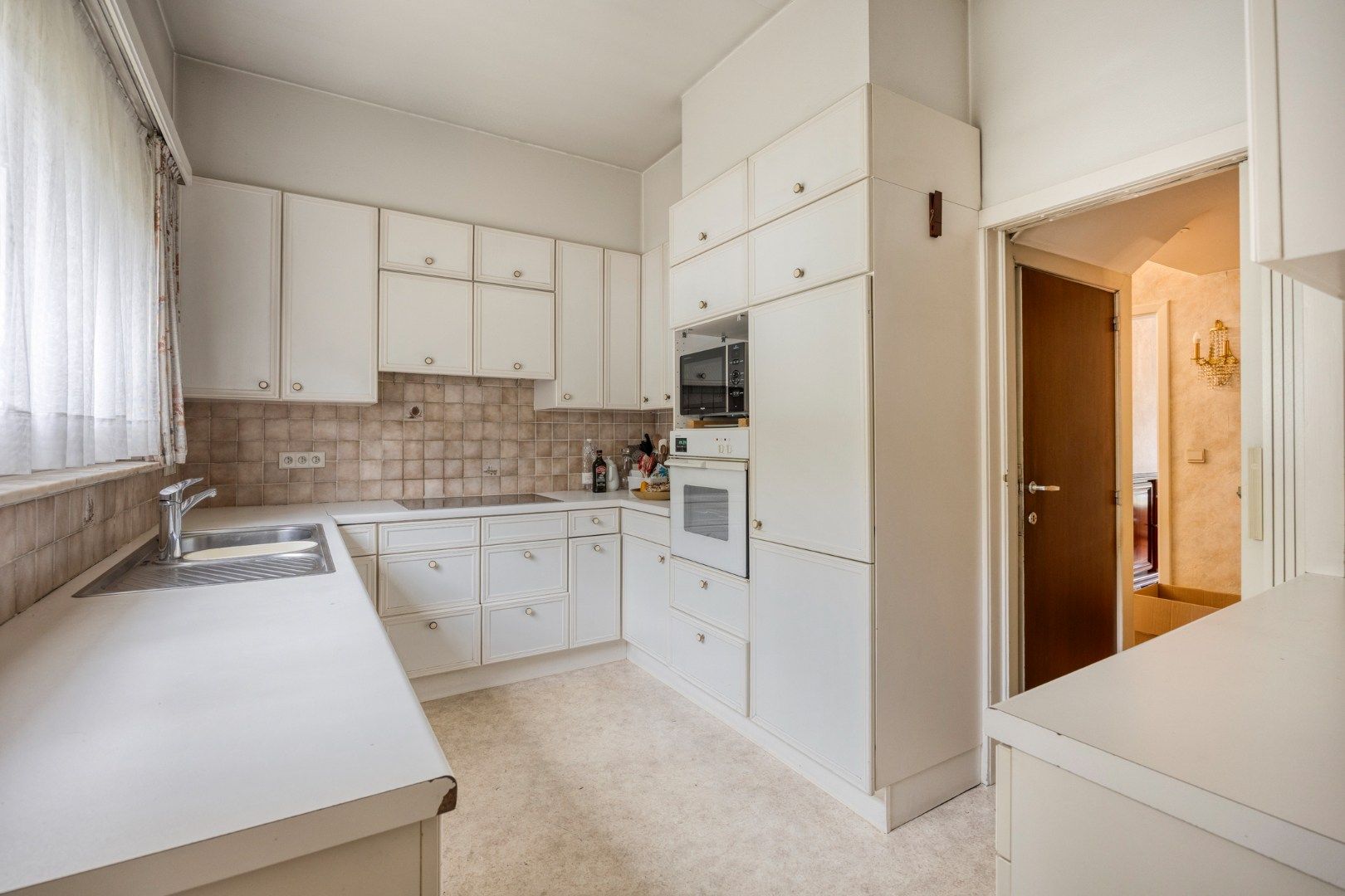 Ruime karaktervolle woning met 5 slaapkamers op een zonnig perceel van 12 are !  foto 8