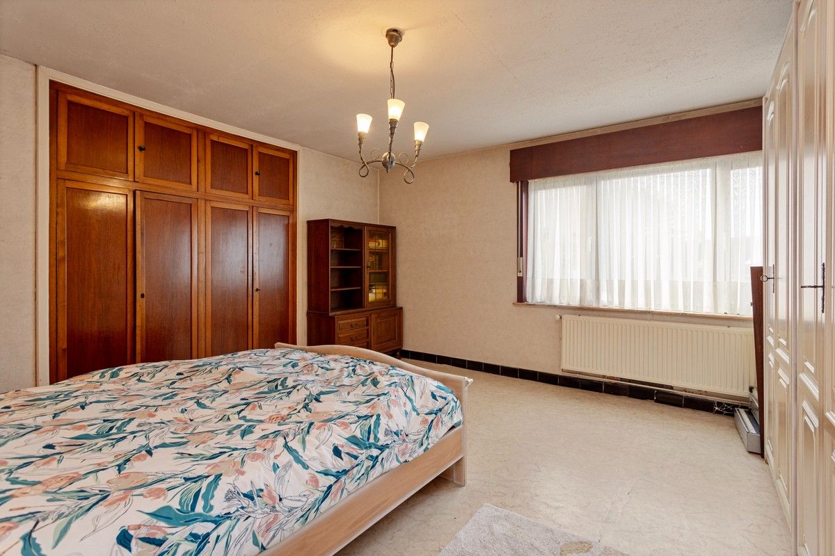 Ruime woning met handelspand in hartje van Sleidinge foto 14