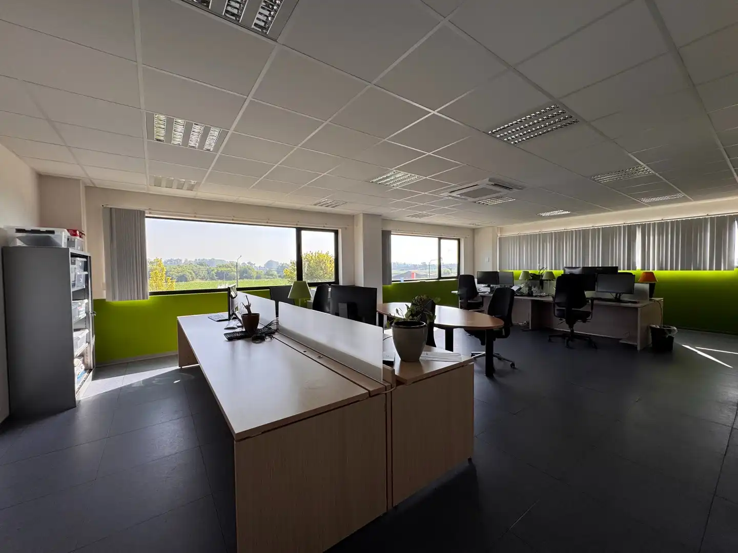 Instapklare kantoorruimte van 450 m² met ruime parking te Oostkamp foto 9