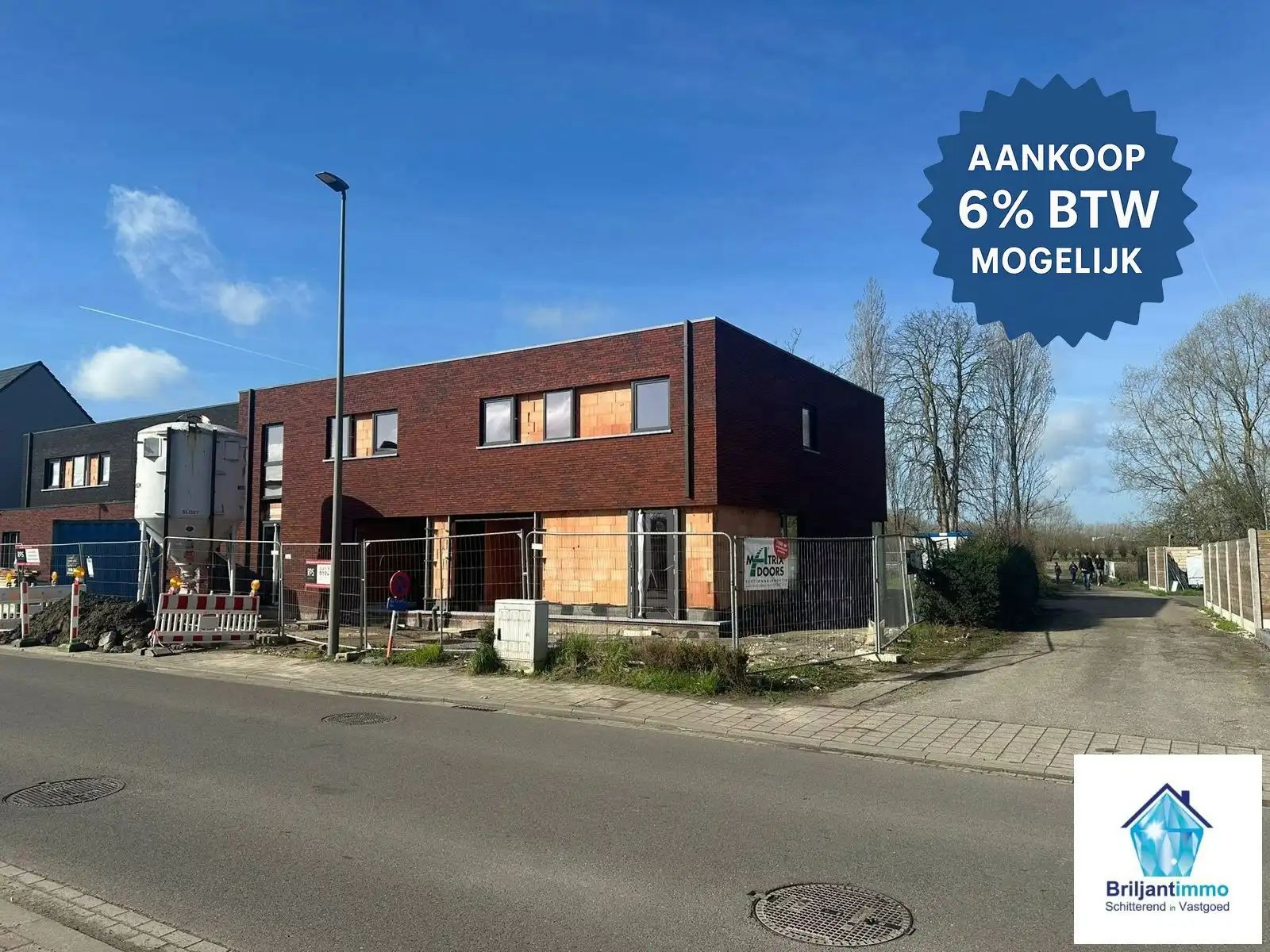 Wonen in het groen: BEN-woning met tuin en avondzon foto {{pictureIndex}}