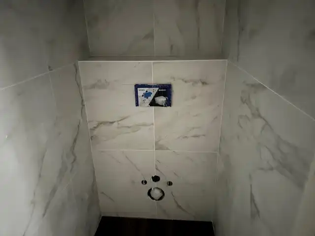 Handelspand  op topligging  .  Strandplein.   Ruim 200 m2  .       Tegen 1 juni volledig nieuw afgewerkt.   Zowel te koop of te huur.   foto 20