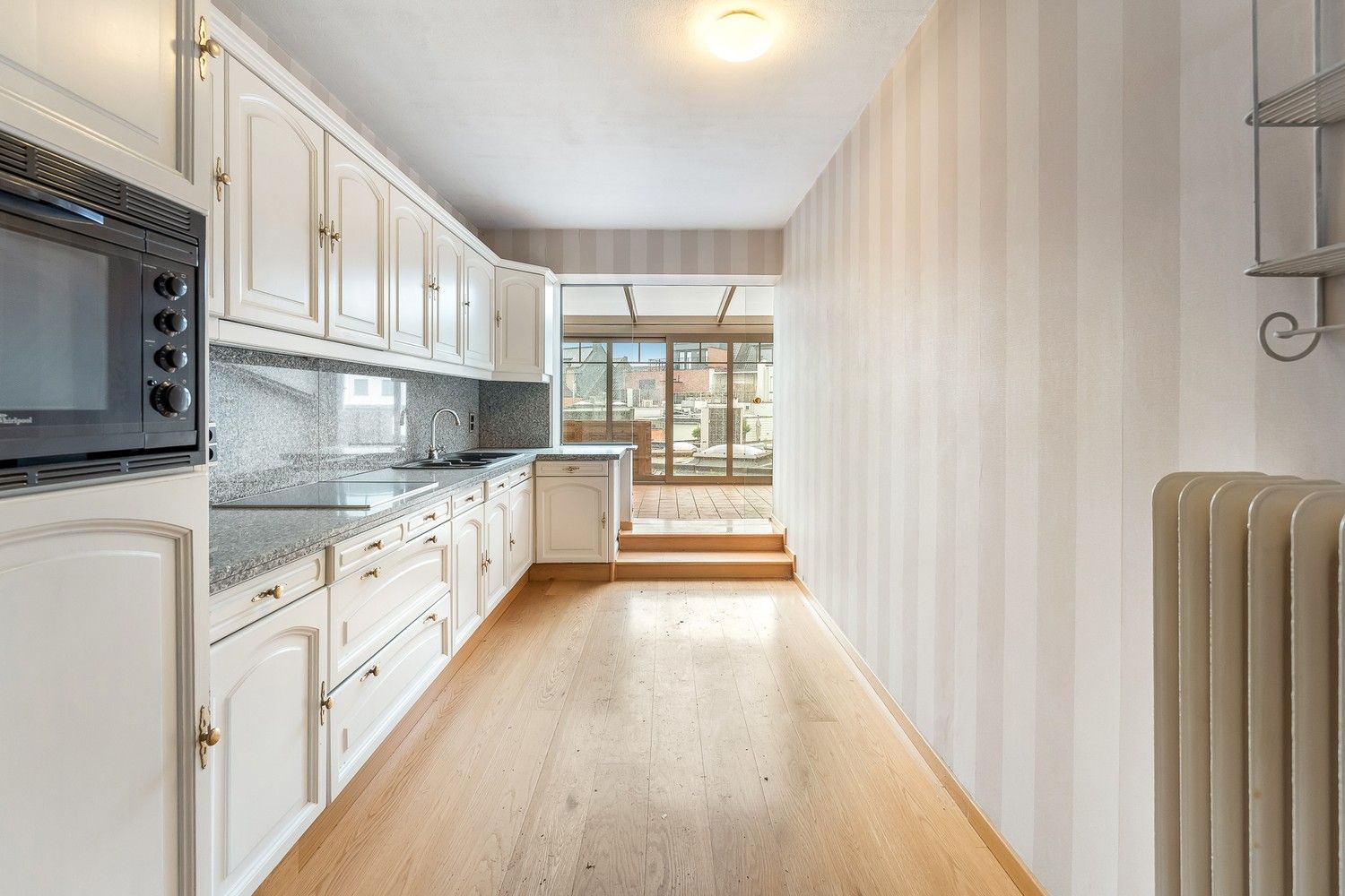 Ruime woning met (mogelijkheid tot) handelsgelijkvloers foto 5