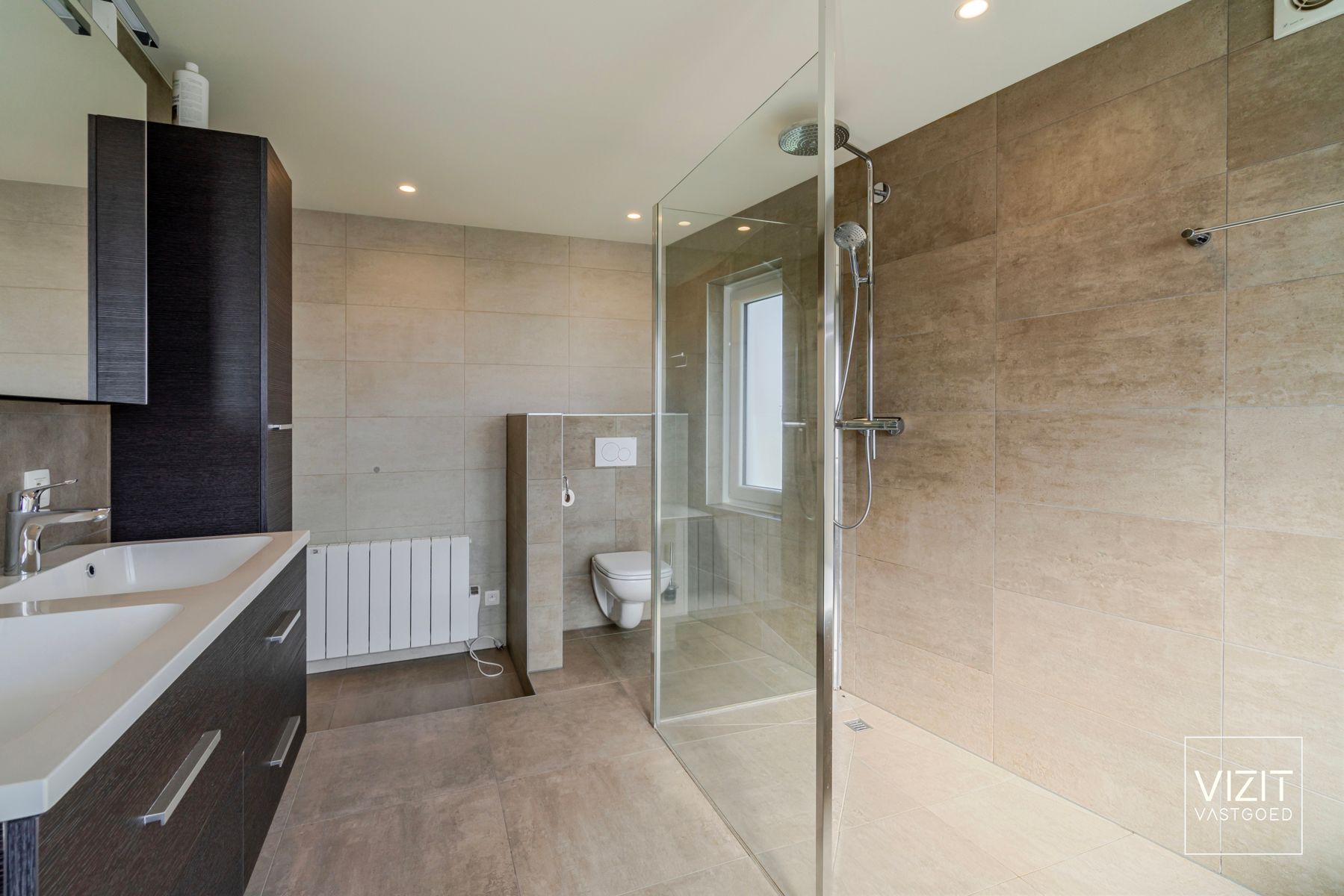 Zeer ruime halfopen woning aangename tuin foto 11