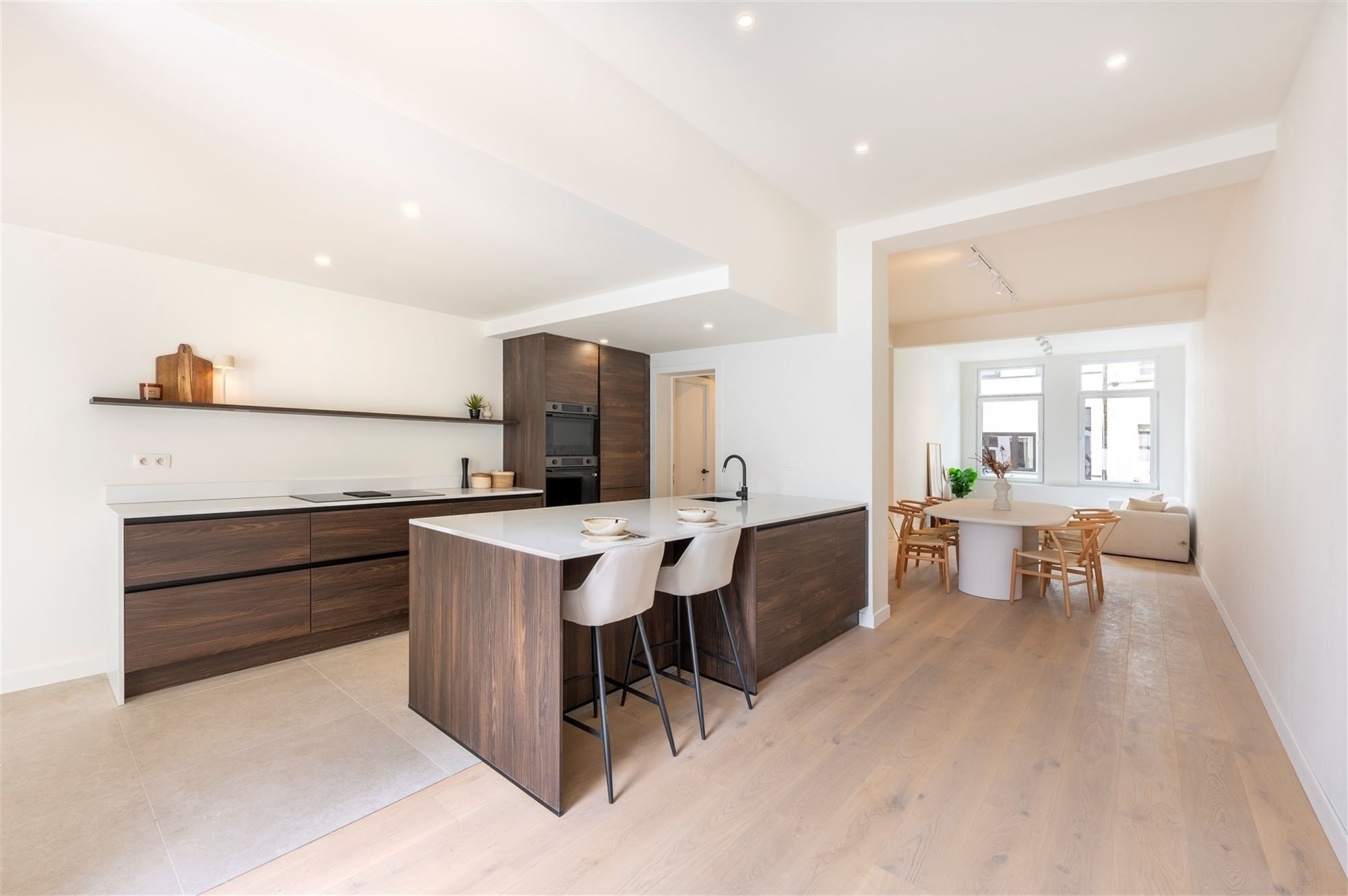 Ruime gerenoveerde woning met tuin foto 8