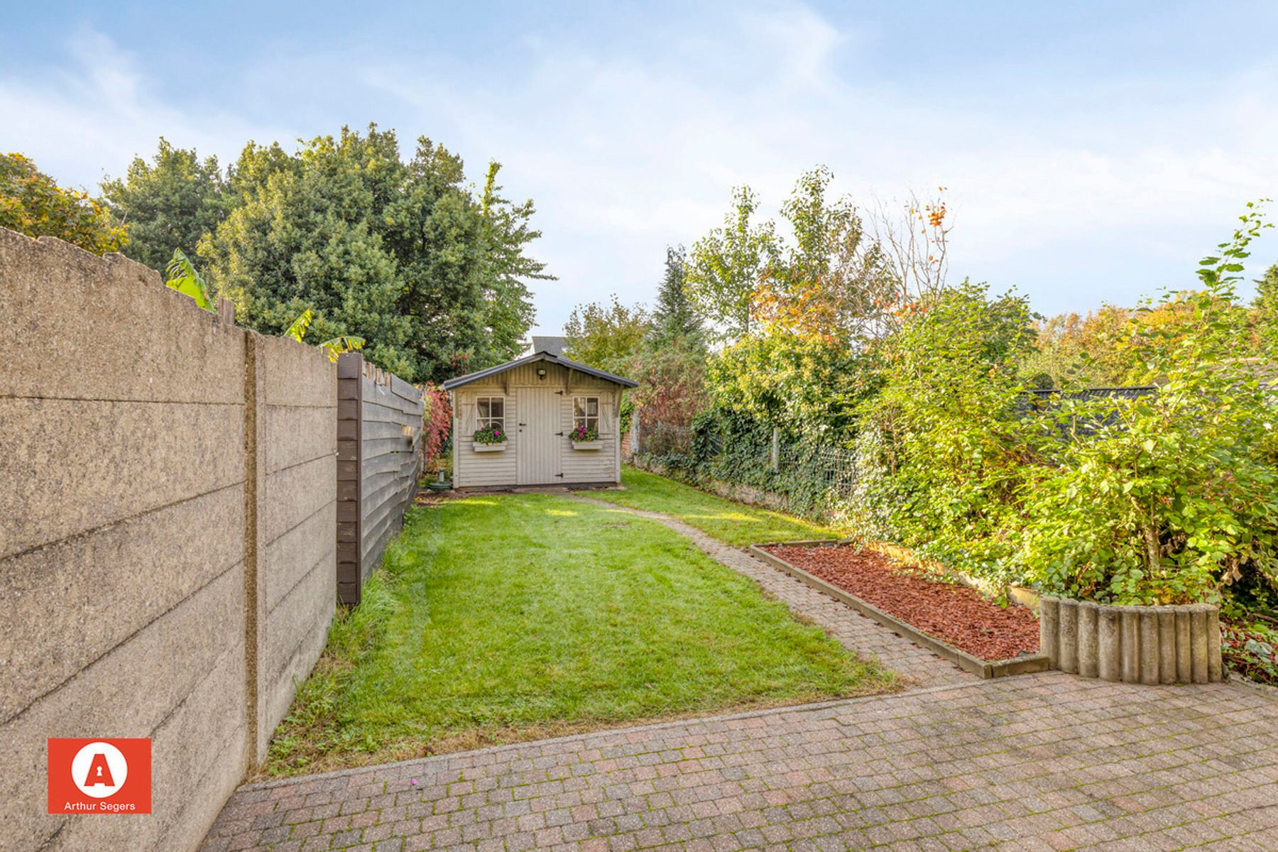 Ruime woning met zuidgerichte tuin en achteruitweg foto 26