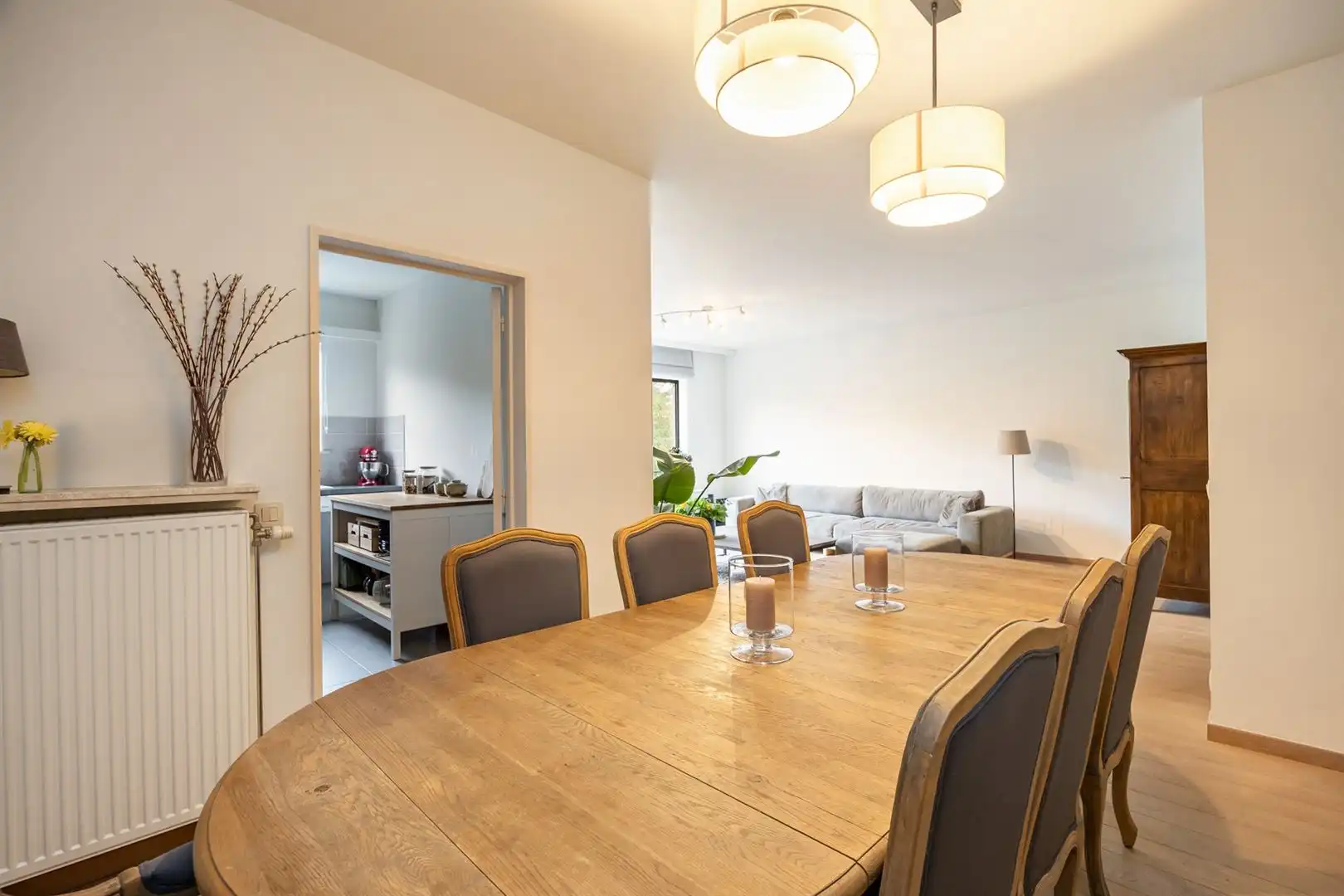 Verzorgd en ruim appartement met 2 slk en garagebox. foto 6