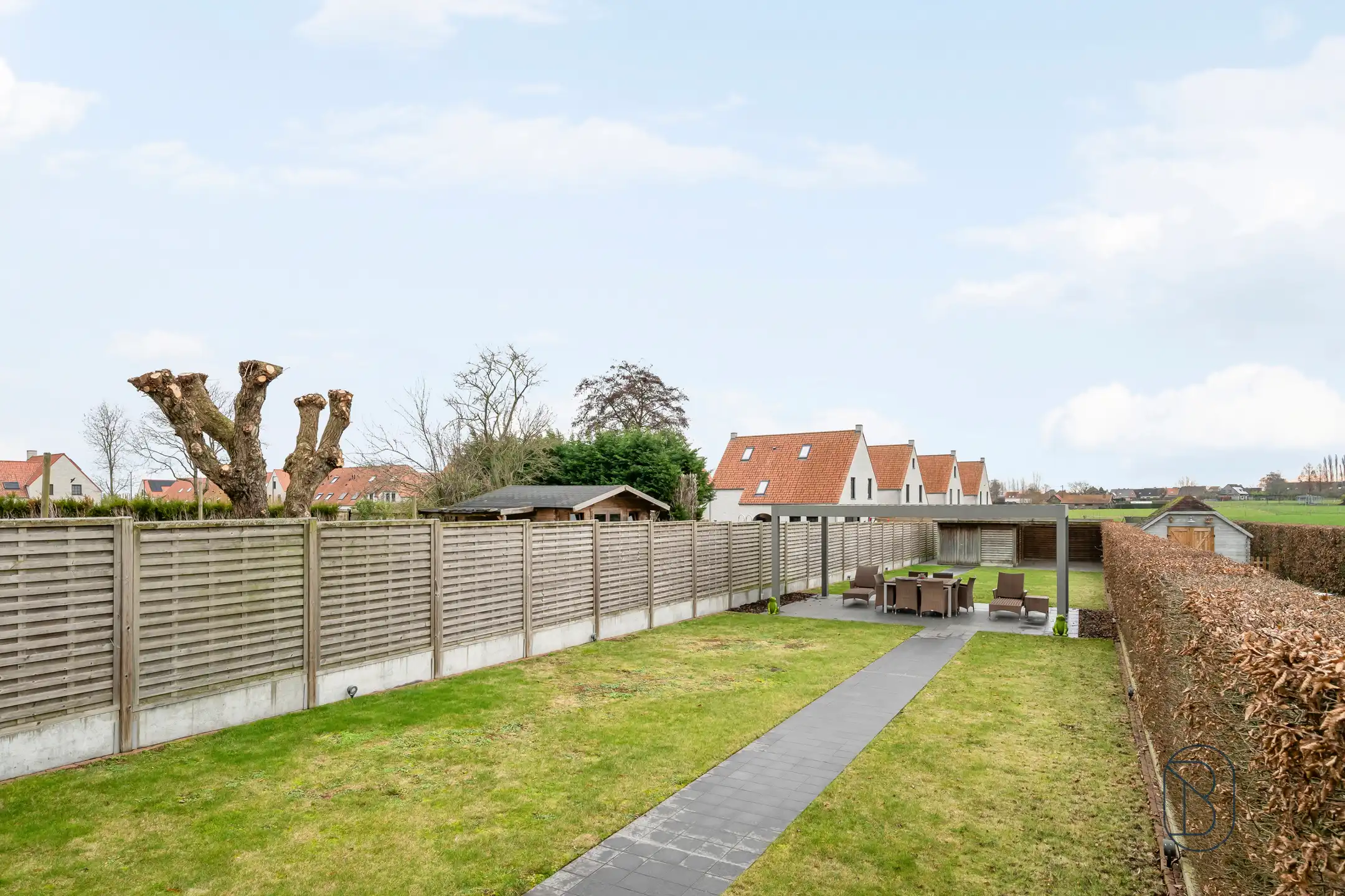 Topgelegen handelspand met woonst foto 29