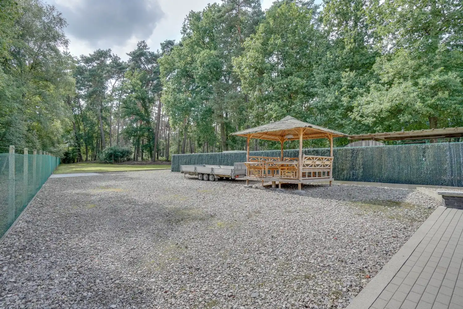 TRIPLEX-APPARTEMENT MET 2 TERRASSEN, TUIN EN BOS foto 14