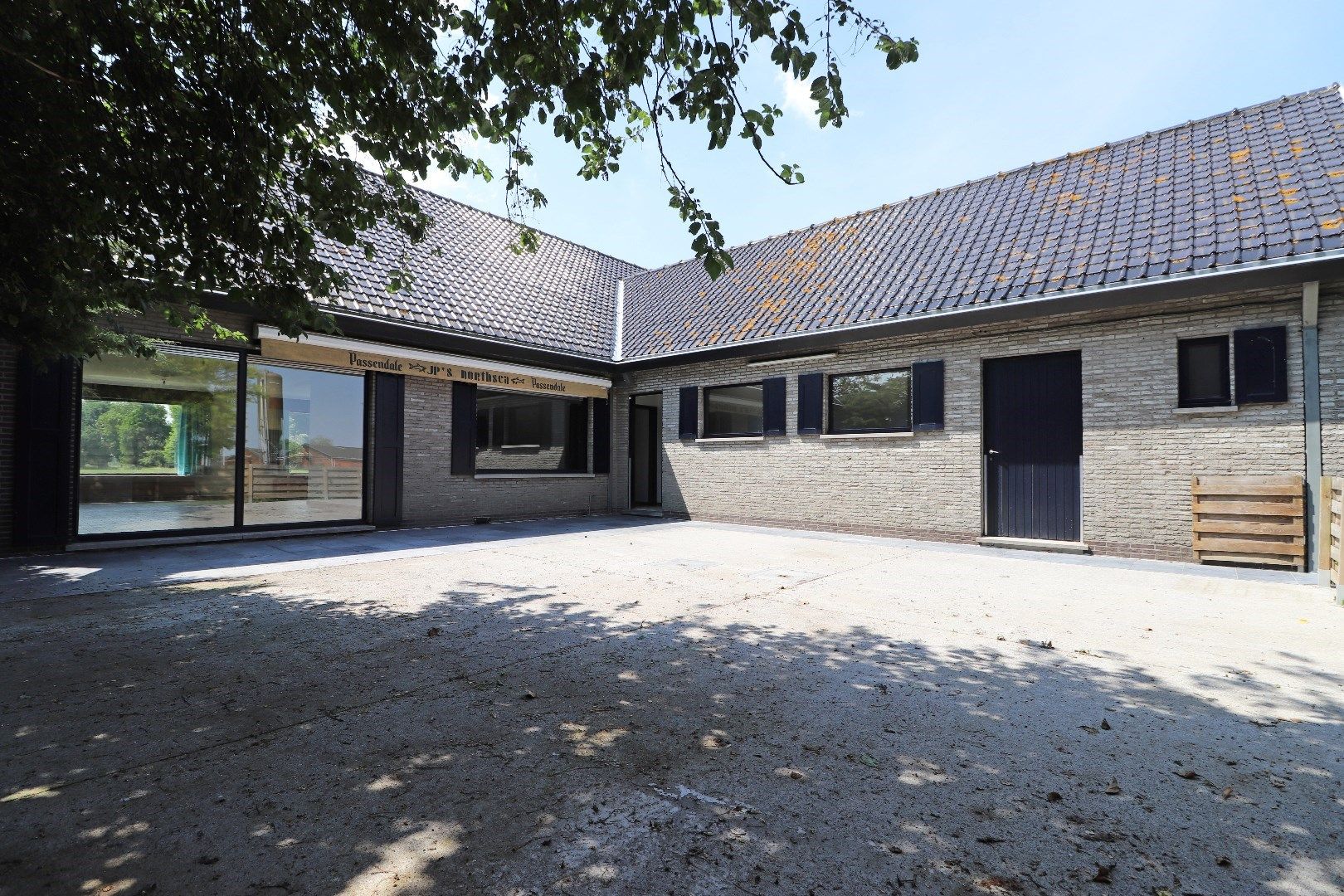 Zeer ruime woning op een landelijke locatie foto 8