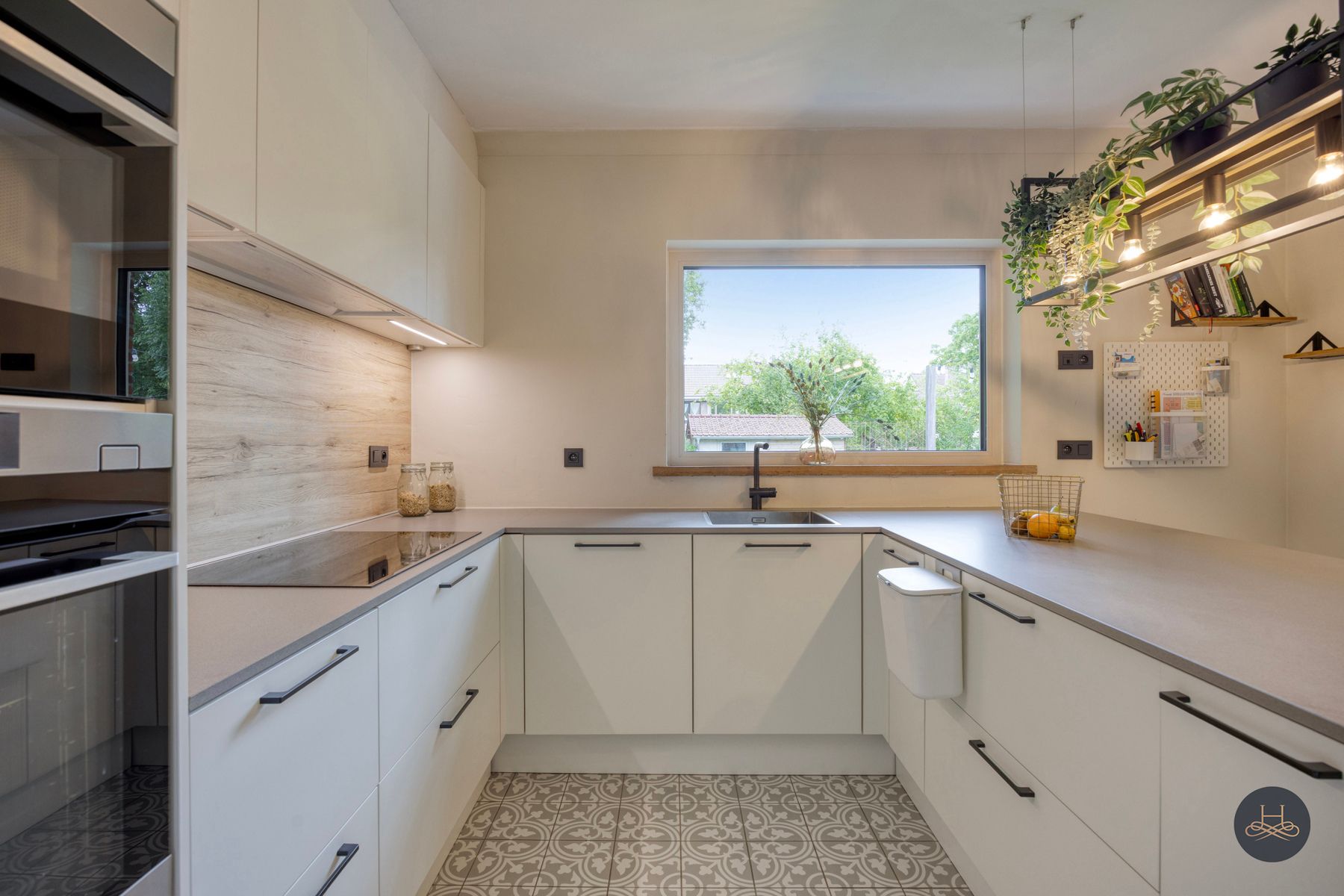 Gerenoveerde en energiezuinige open bebouwing in groene wijk foto 17