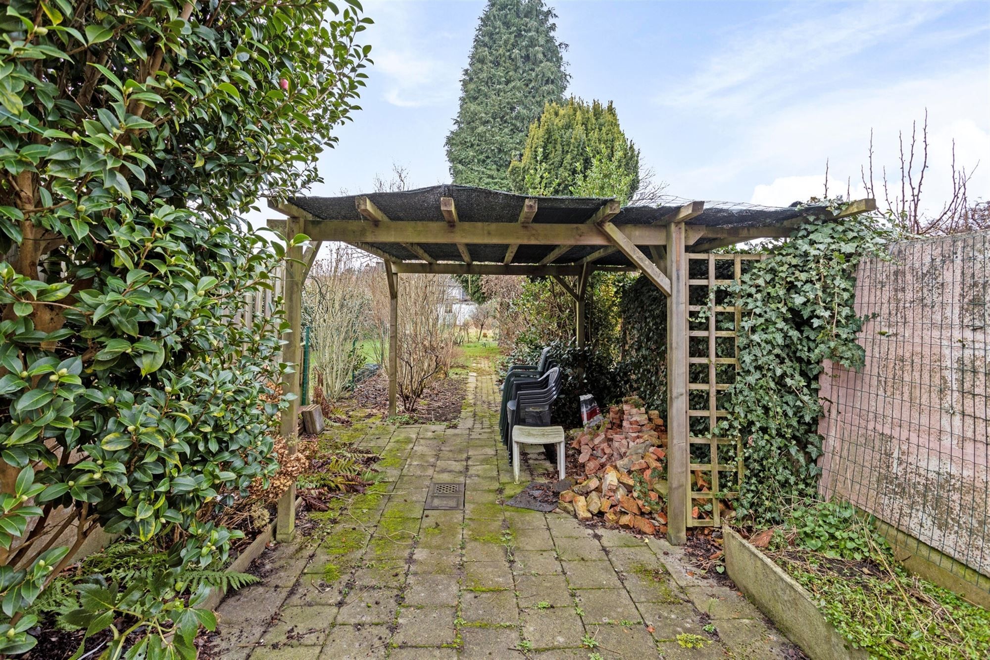 Te renoveren huis met tuin (266m²) grens Hove Mortsel foto 11