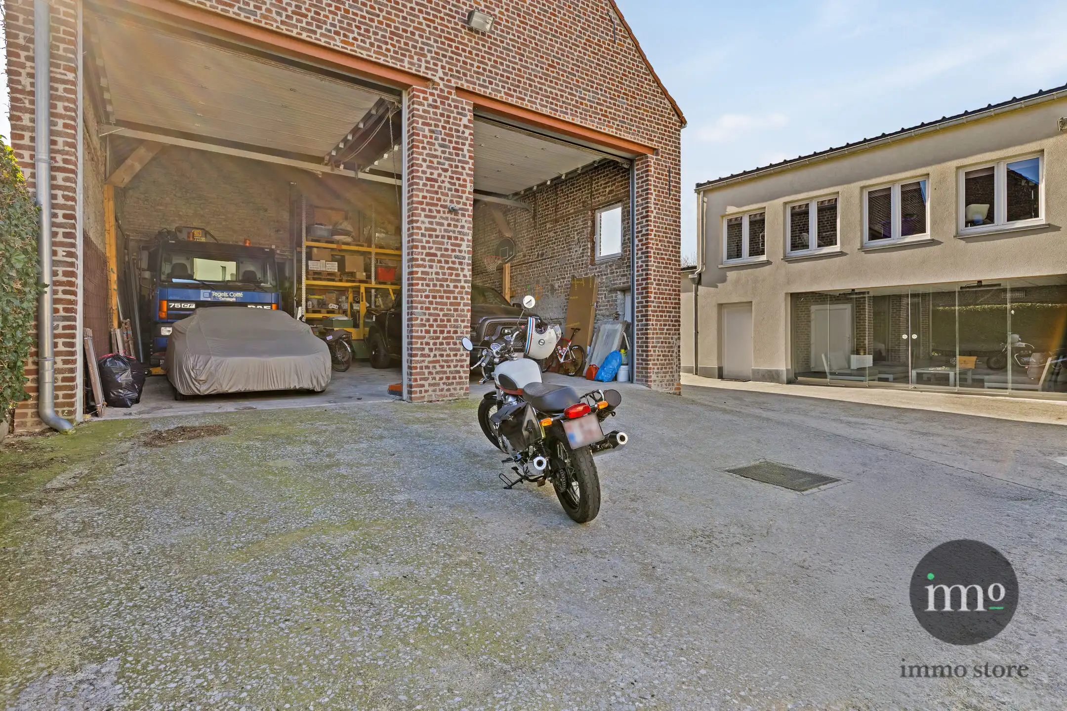 MULTIFUNCTIONEEL volledig gerenoveerd gebouw met bijgebouw, 7 slaapkamers, appartement, tuin en zwembad! foto 7