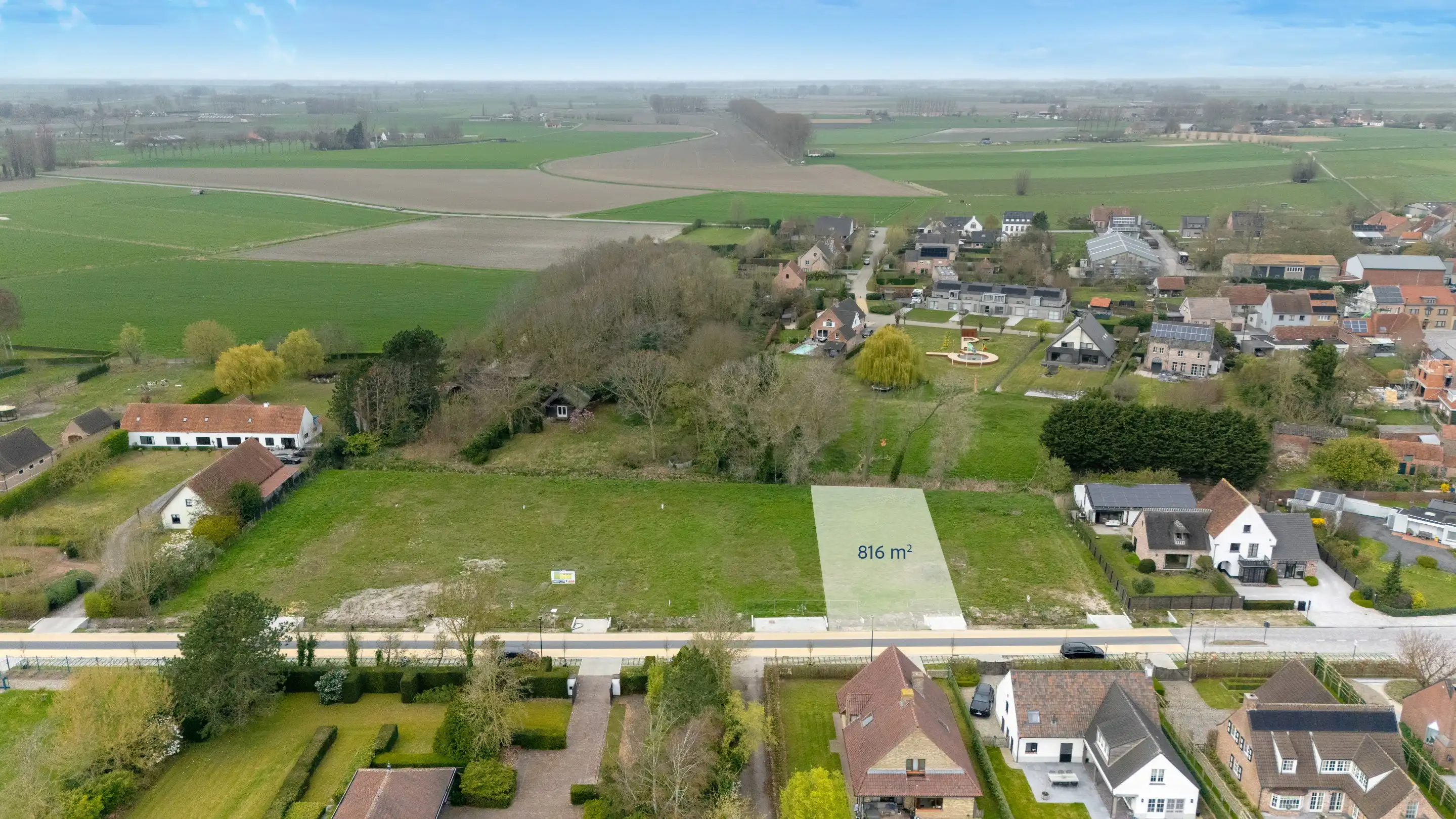 Perceel grond voor de bouw van een alleenstaande villa foto {{pictureIndex}}