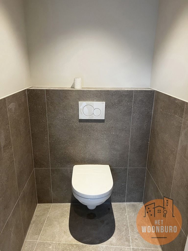 Kantoor met polyvalente ruimte, 4 burelen, vergaderzaal foto 7