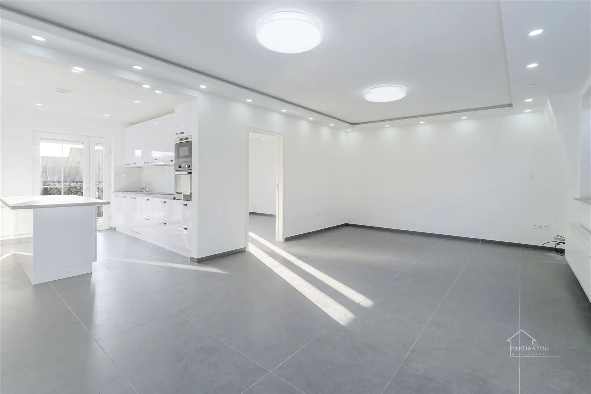 Ruim duplexappartement 4 slaapkamers 2 badkamers!  foto 4