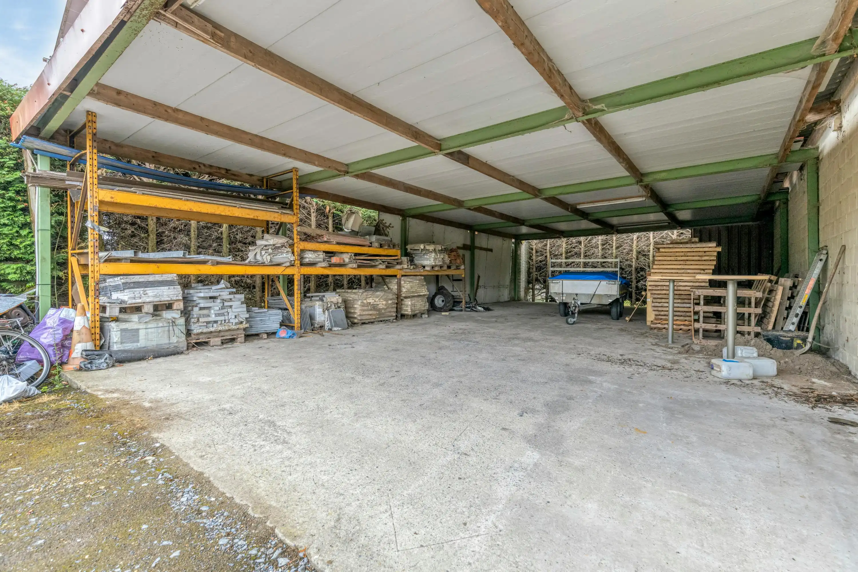 Huis met magazijn op een rustige locatie in Zwevezele foto 21
