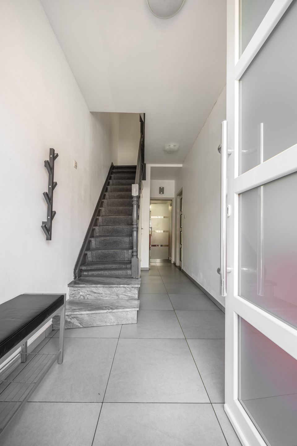 Ruime, lichrijke woning met 5 slaapkamers en zuidtuin  foto 2